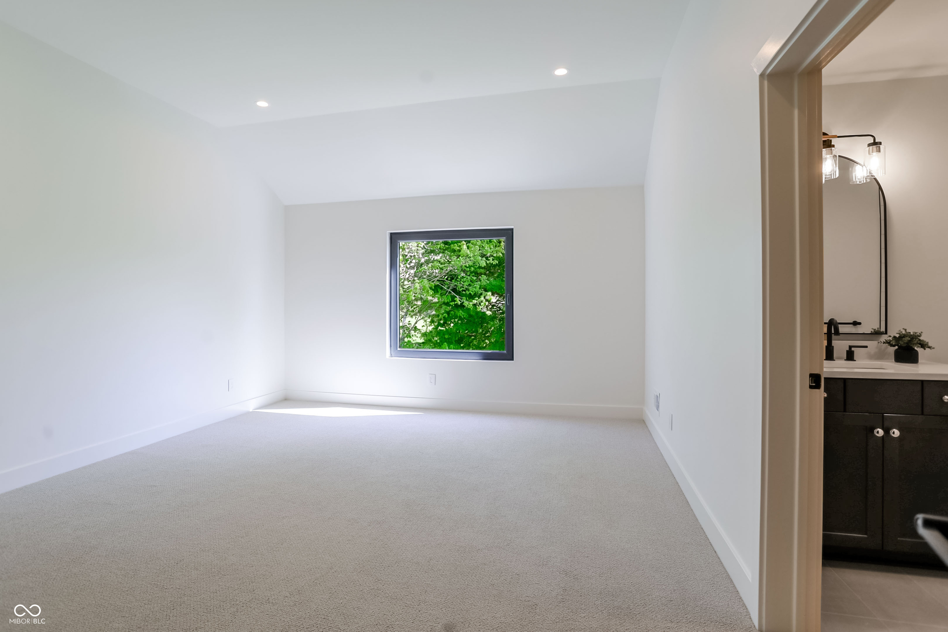 1255 W 161st Street