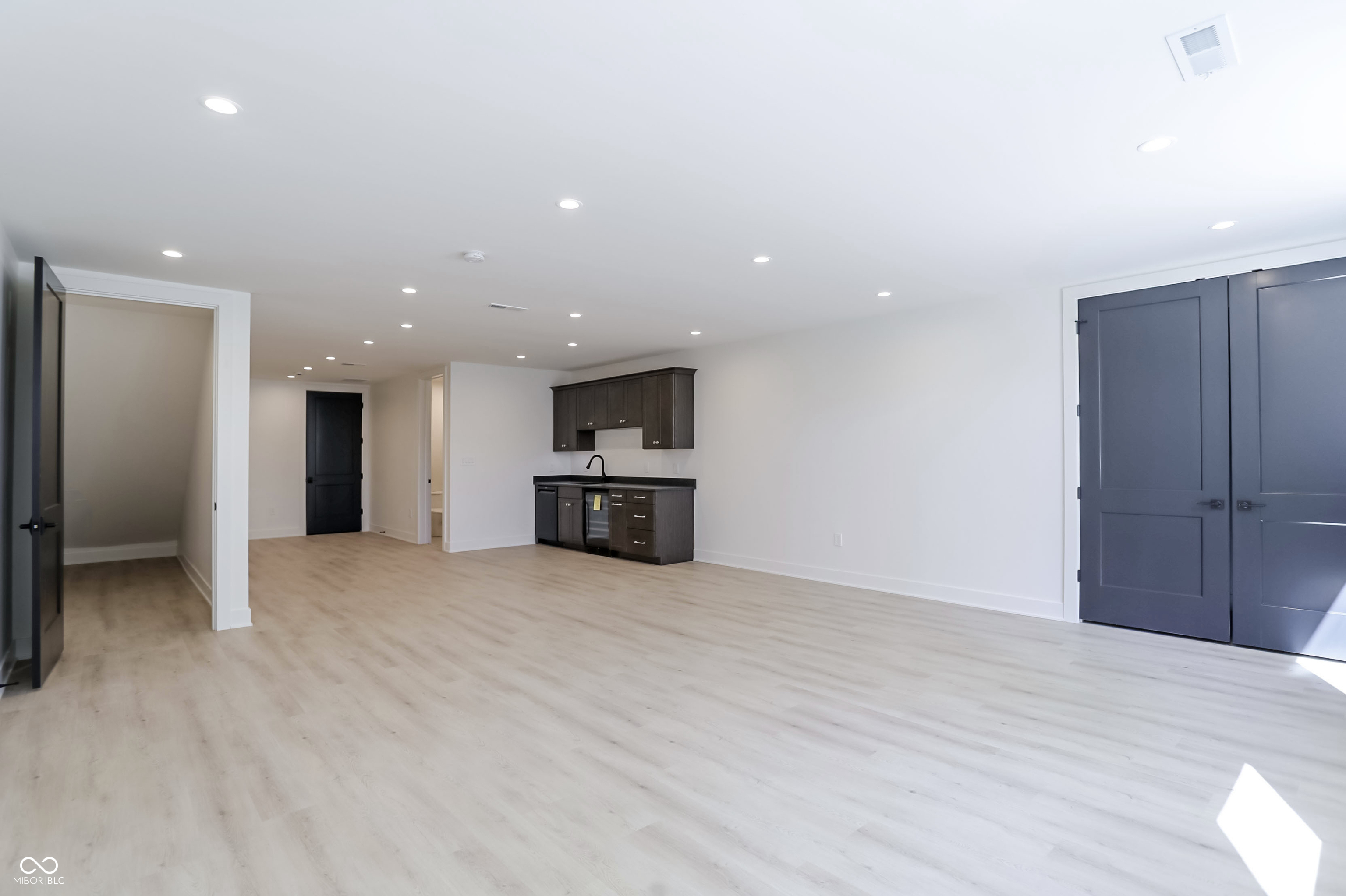 1255 W 161st Street