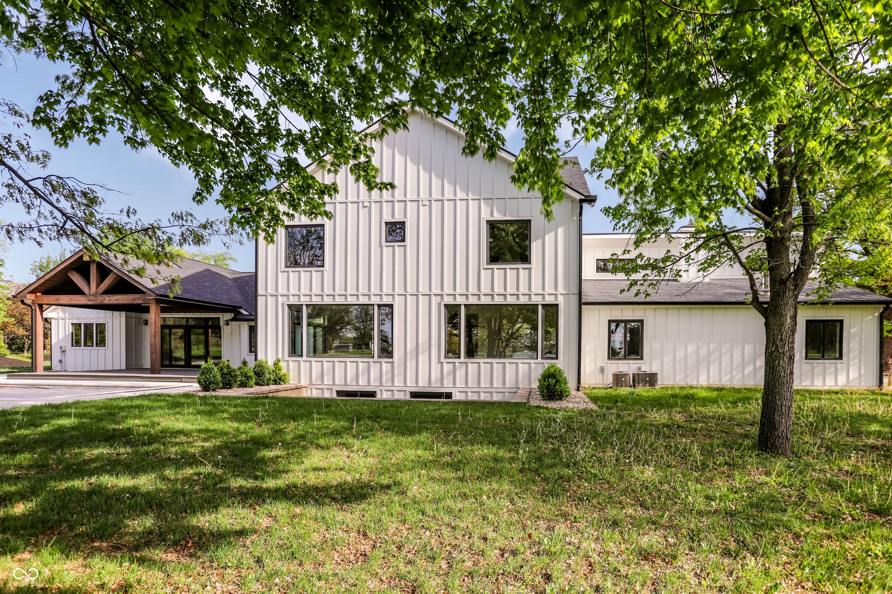 1255 W 161st Street