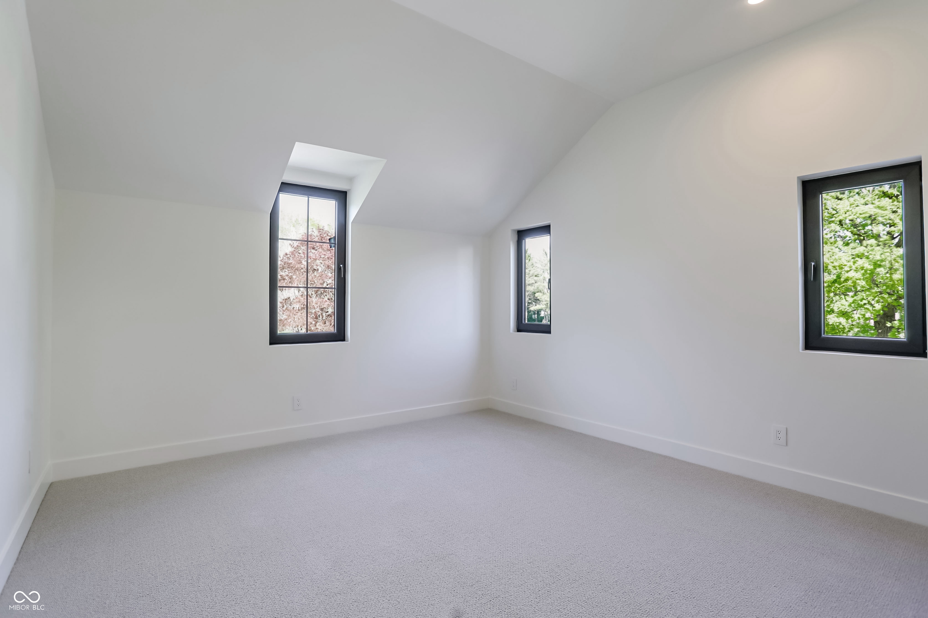 1255 W 161st Street
