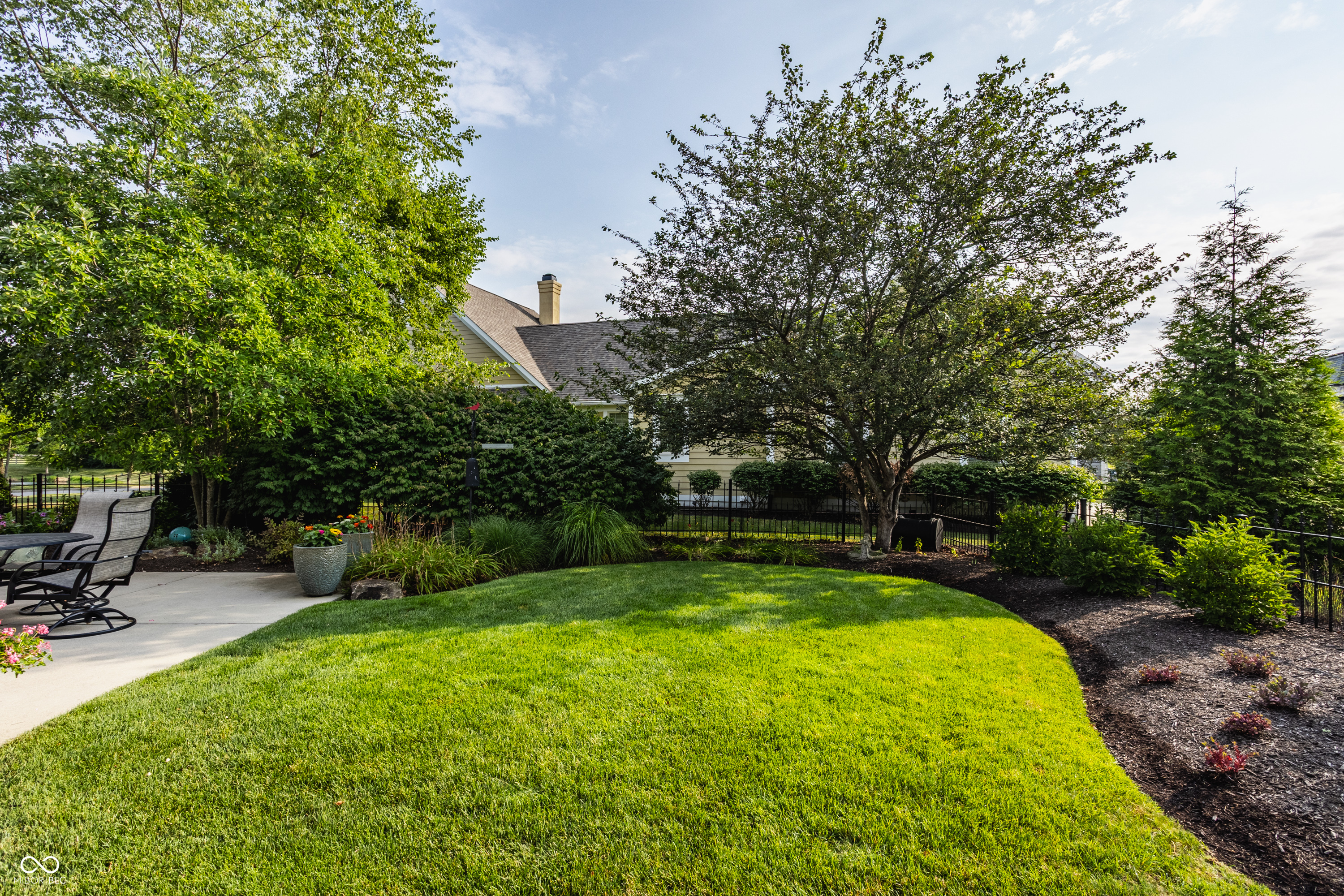 2213 Shaftesbury Road