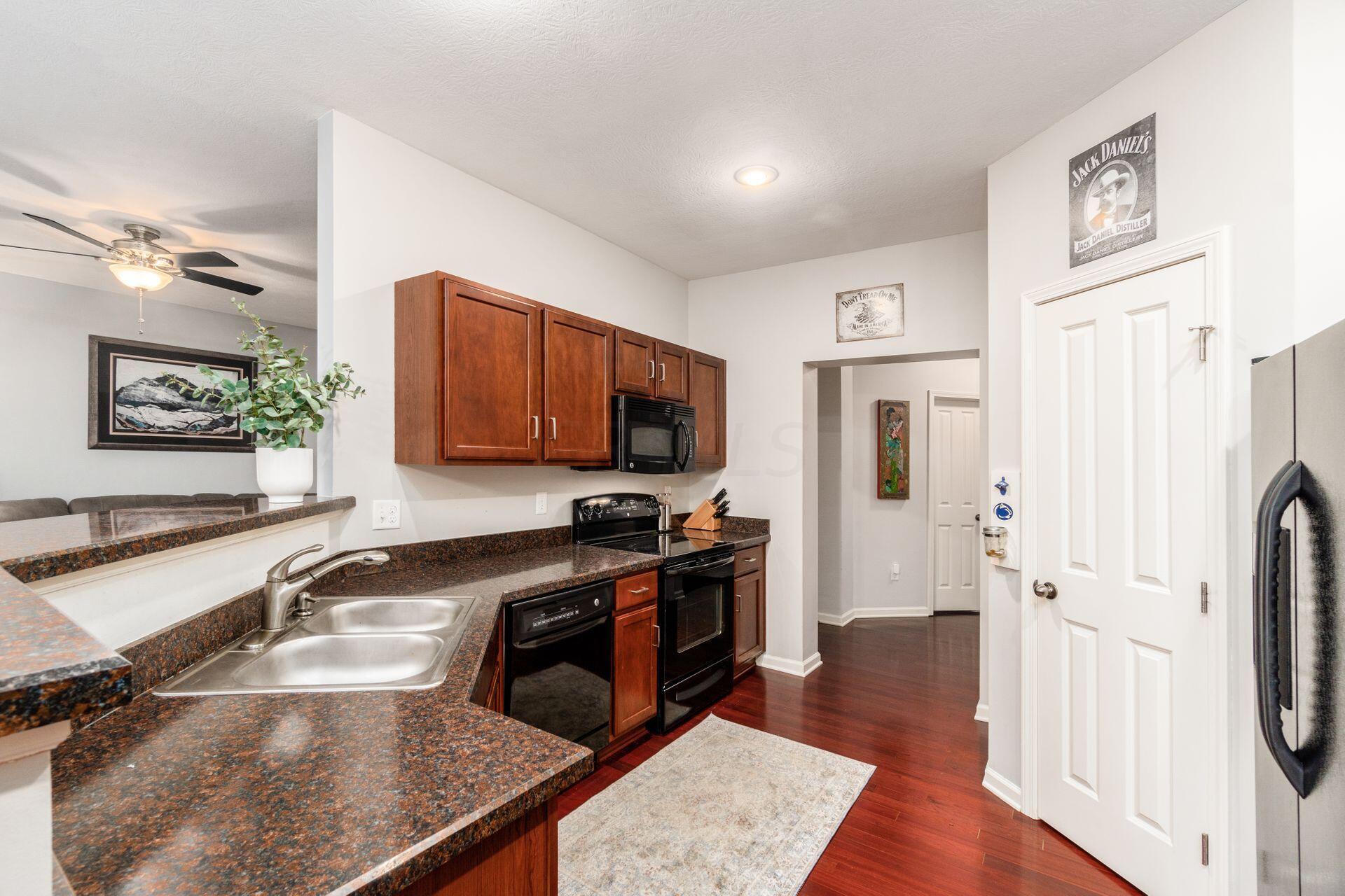 9106 Scenic View Circle