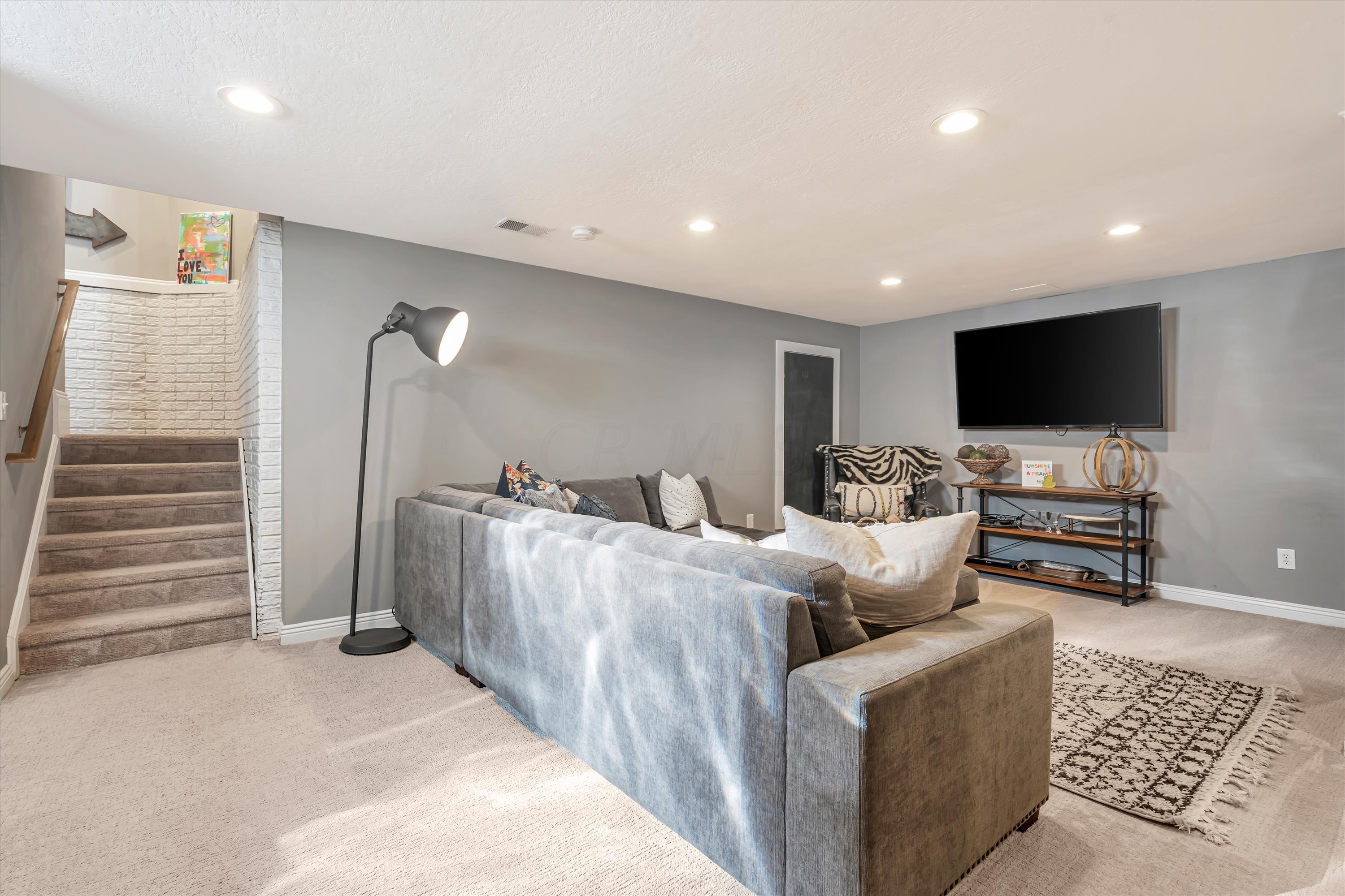 6947 Regency Drive