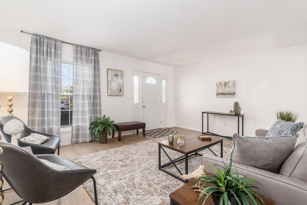 1036 Hardesty Place W