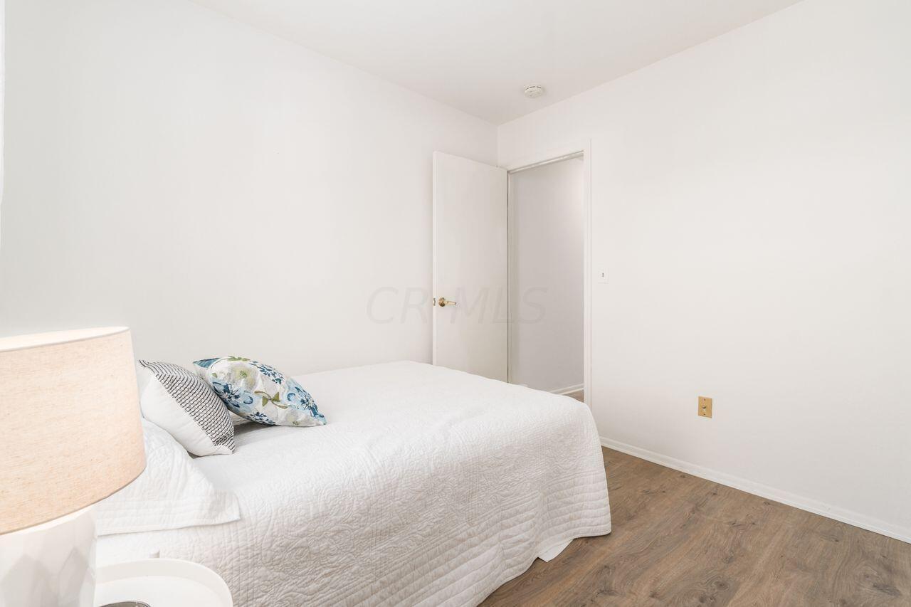 1036 Hardesty Place W