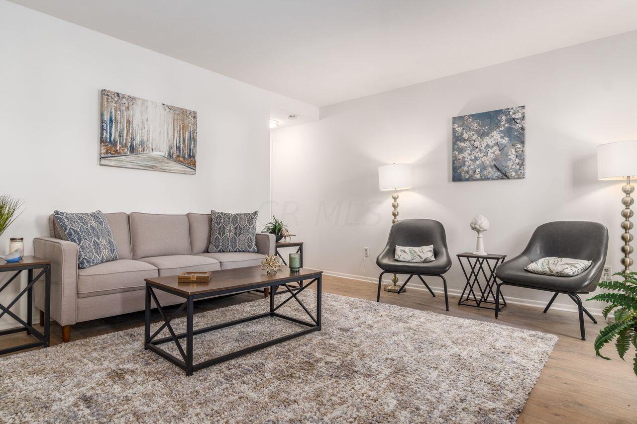 1036 Hardesty Place W