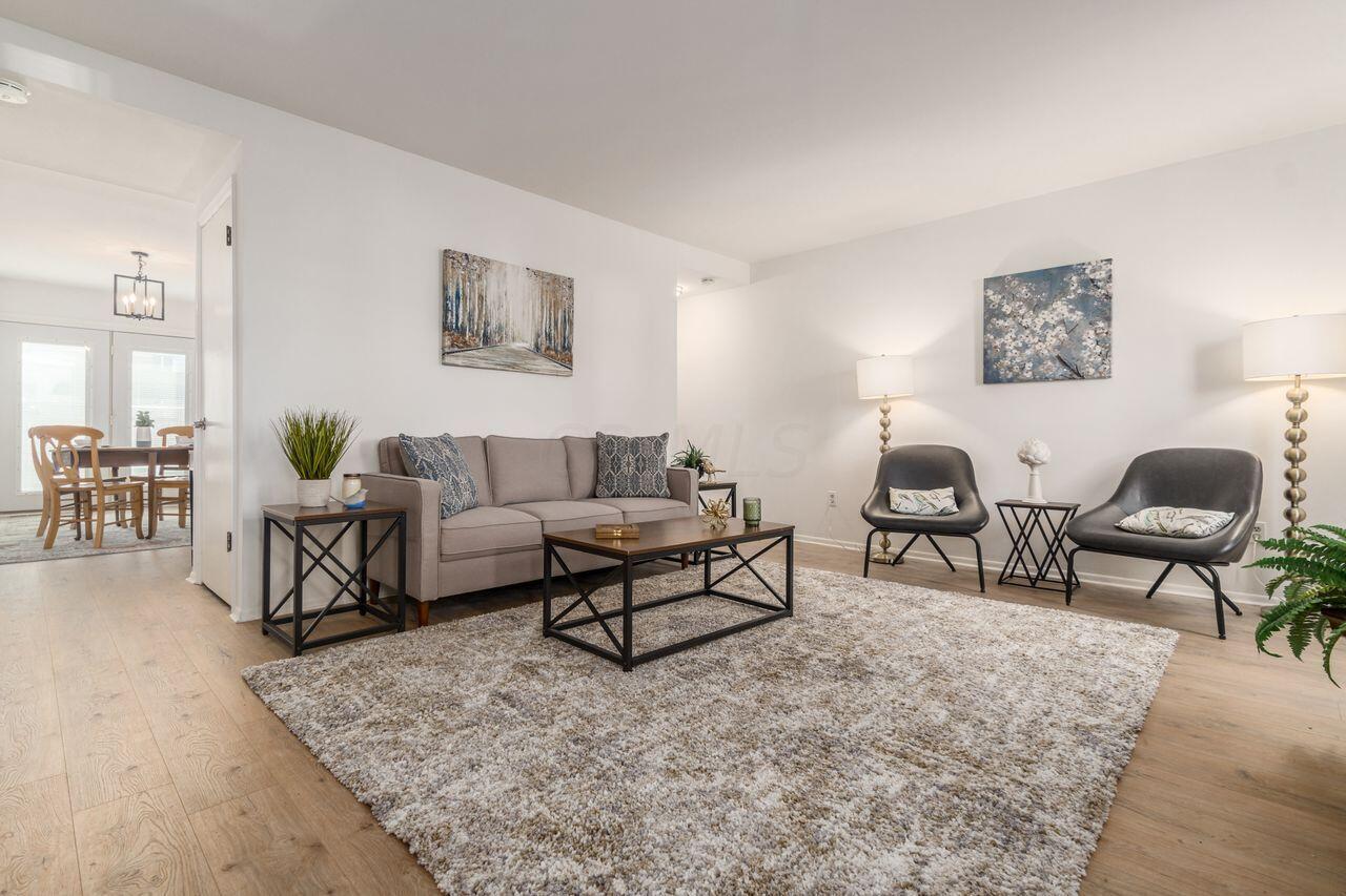 1036 Hardesty Place W