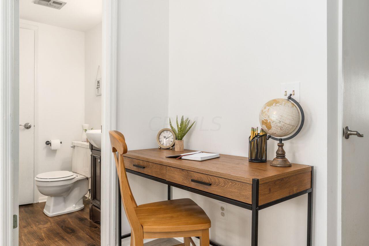 1036 Hardesty Place W