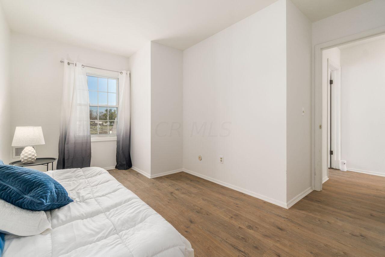 1036 Hardesty Place W