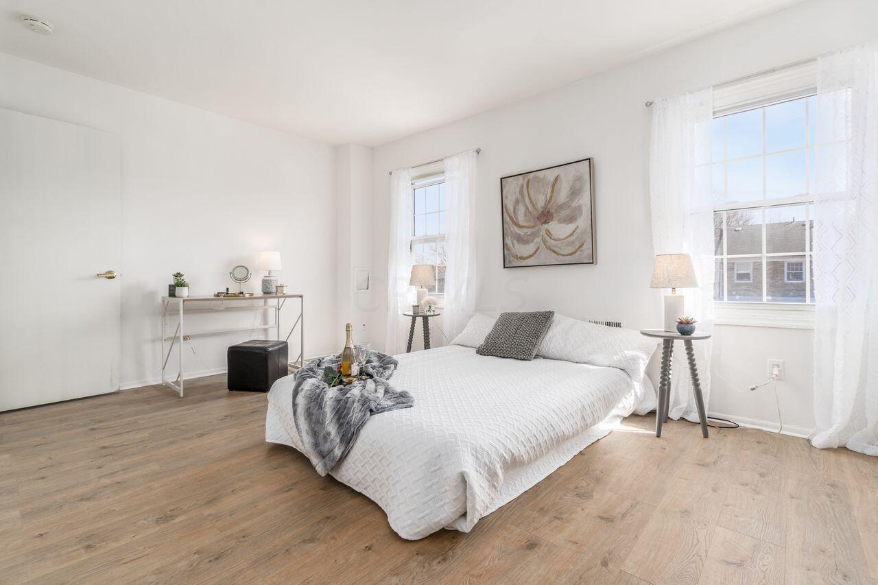 1036 Hardesty Place W