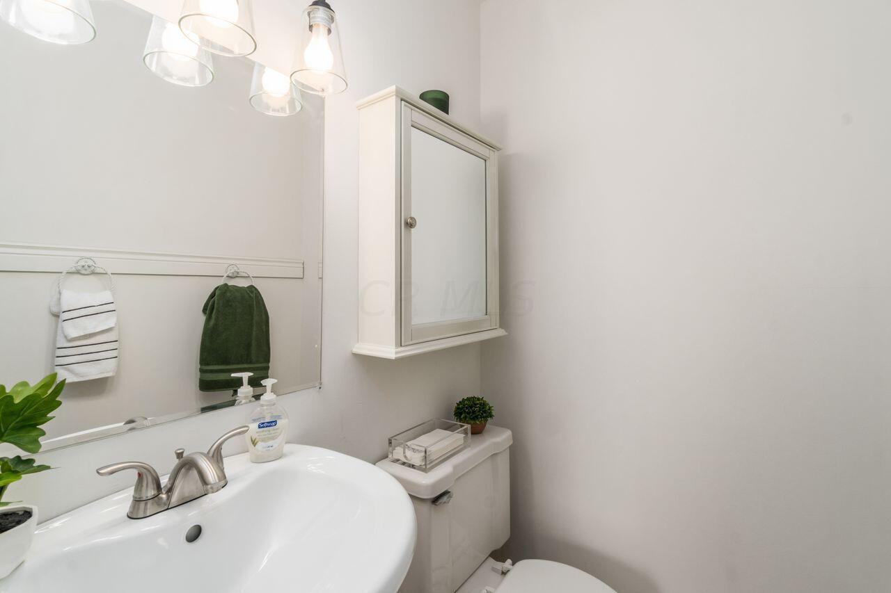 1036 Hardesty Place W