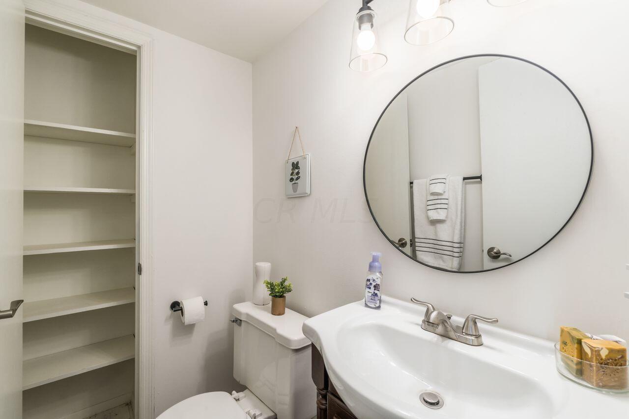 1036 Hardesty Place W