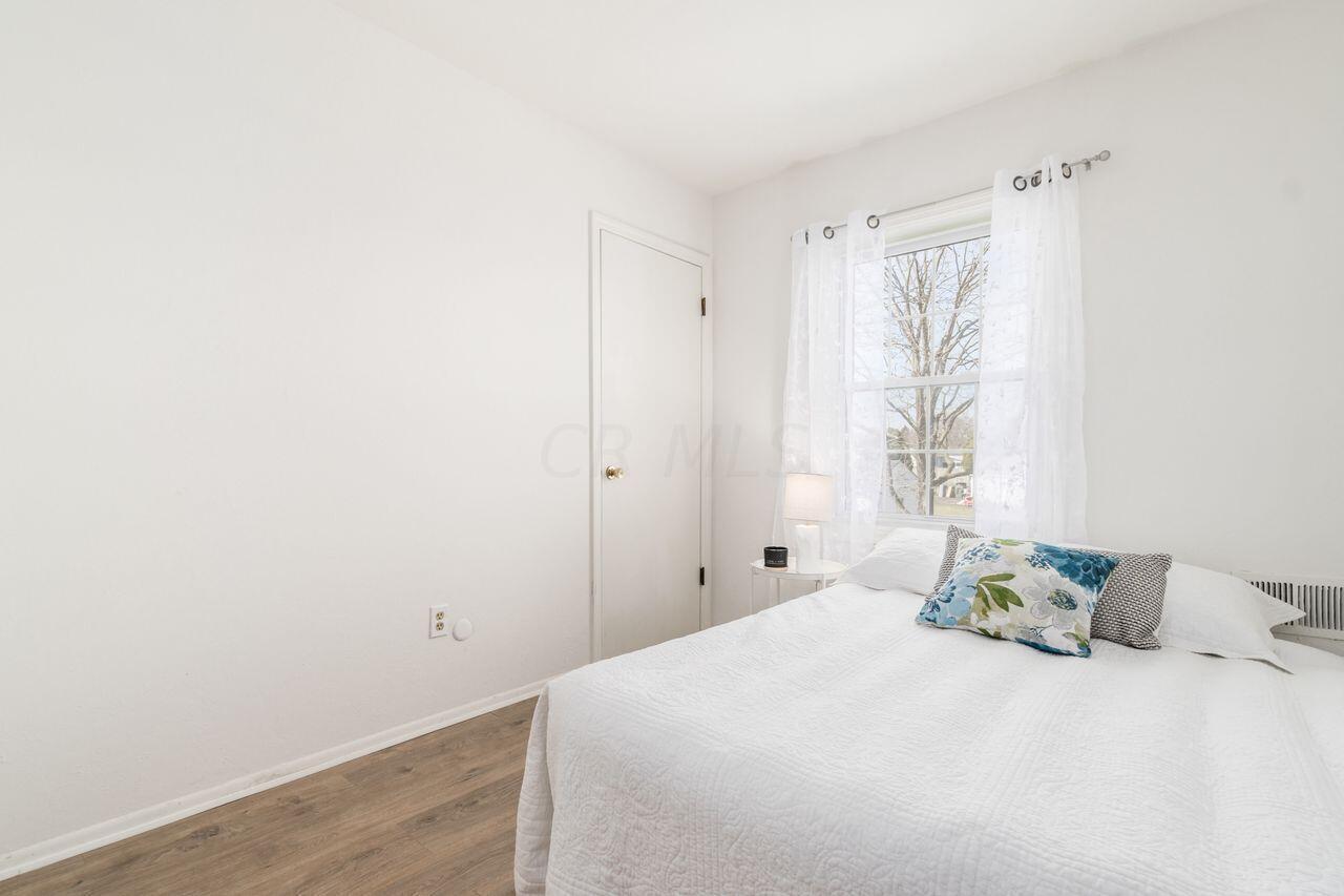 1036 Hardesty Place W