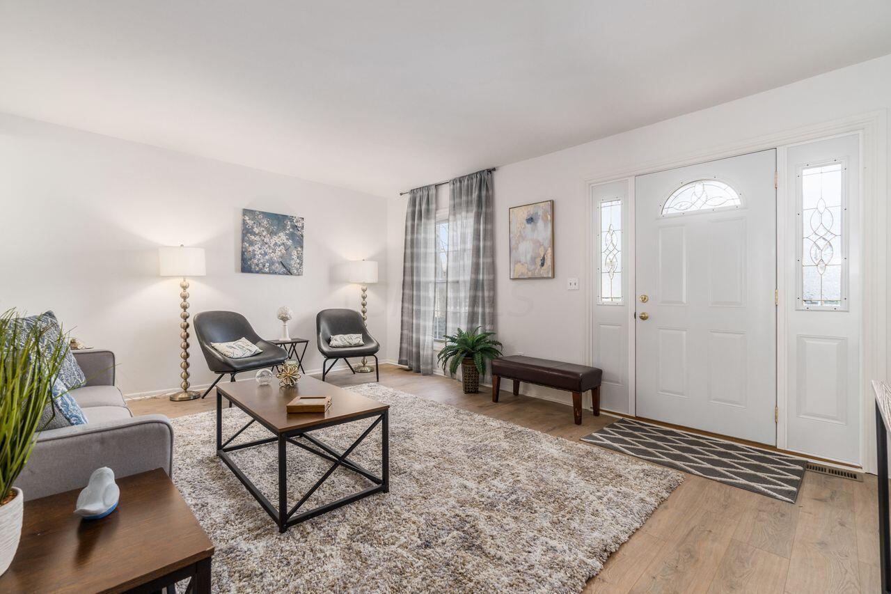 1036 Hardesty Place W