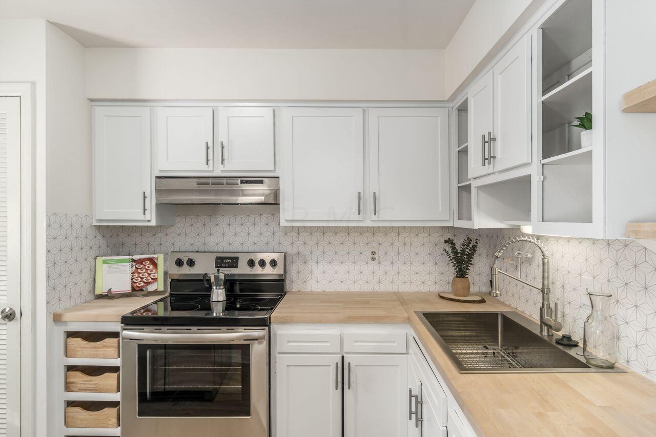 1036 Hardesty Place W