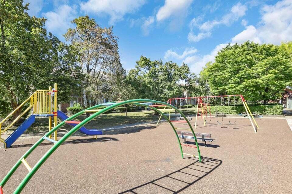 1036 Hardesty Place W