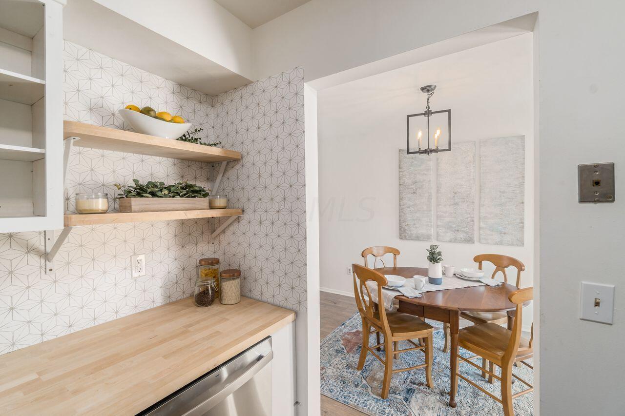 1036 Hardesty Place W