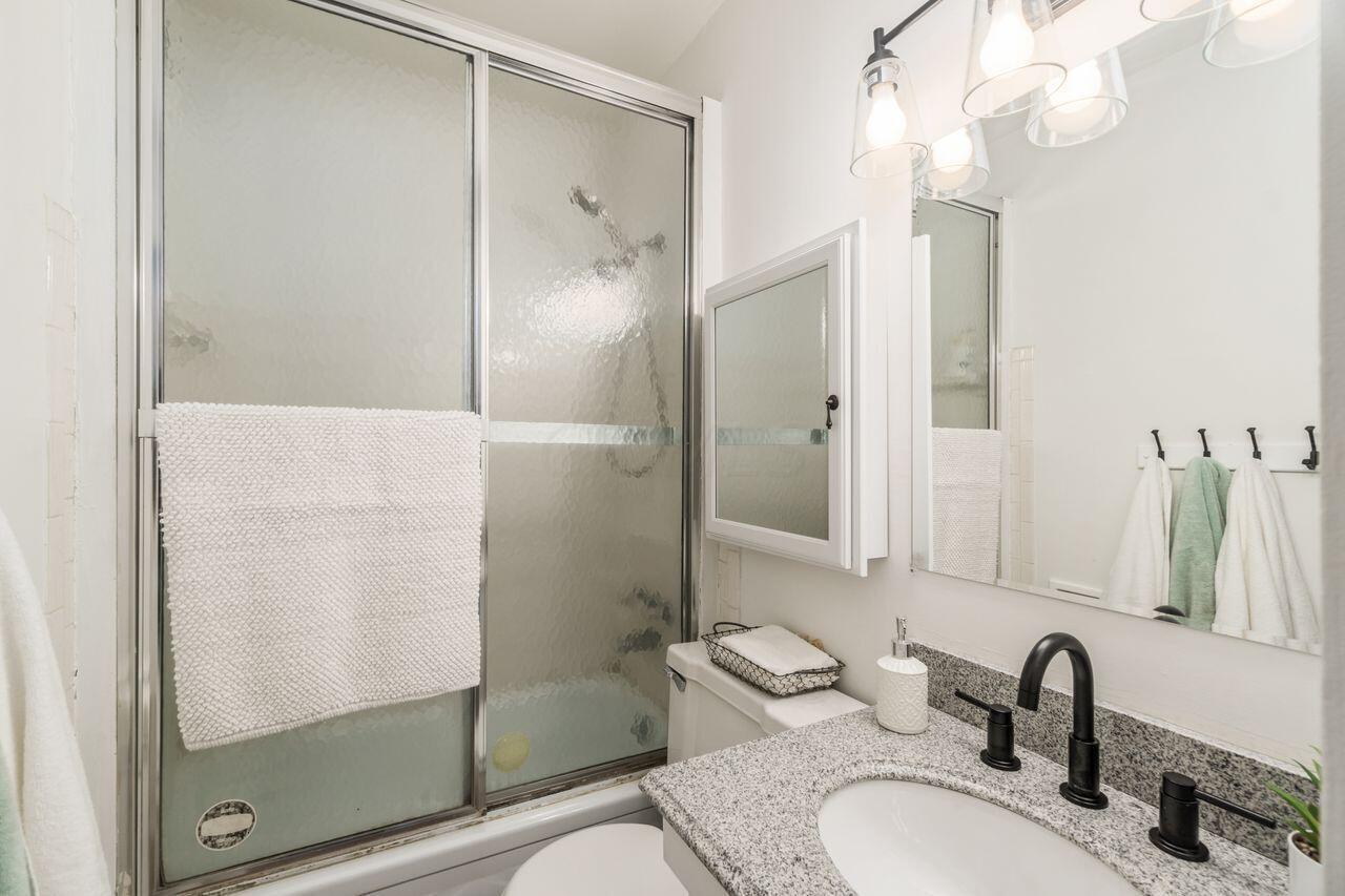 1036 Hardesty Place W