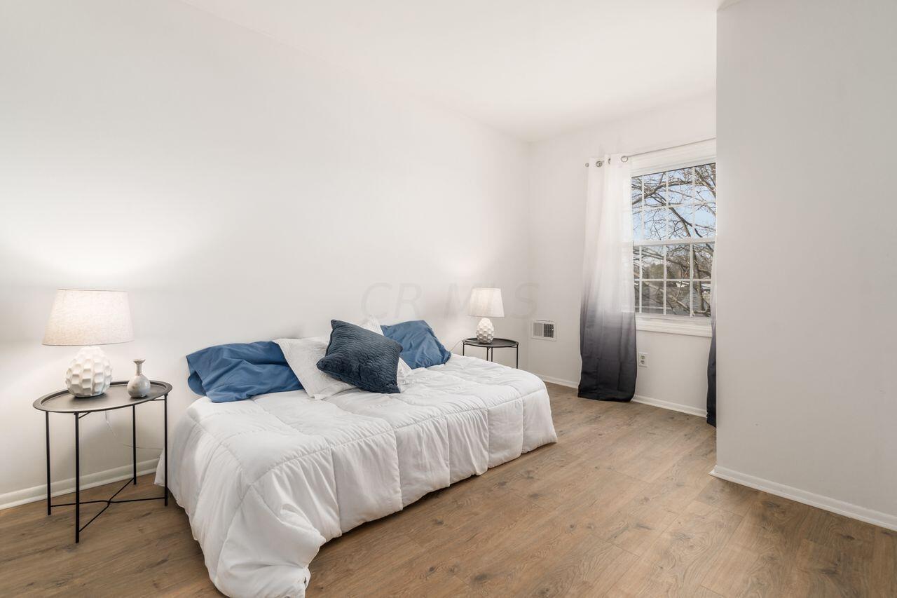 1036 Hardesty Place W