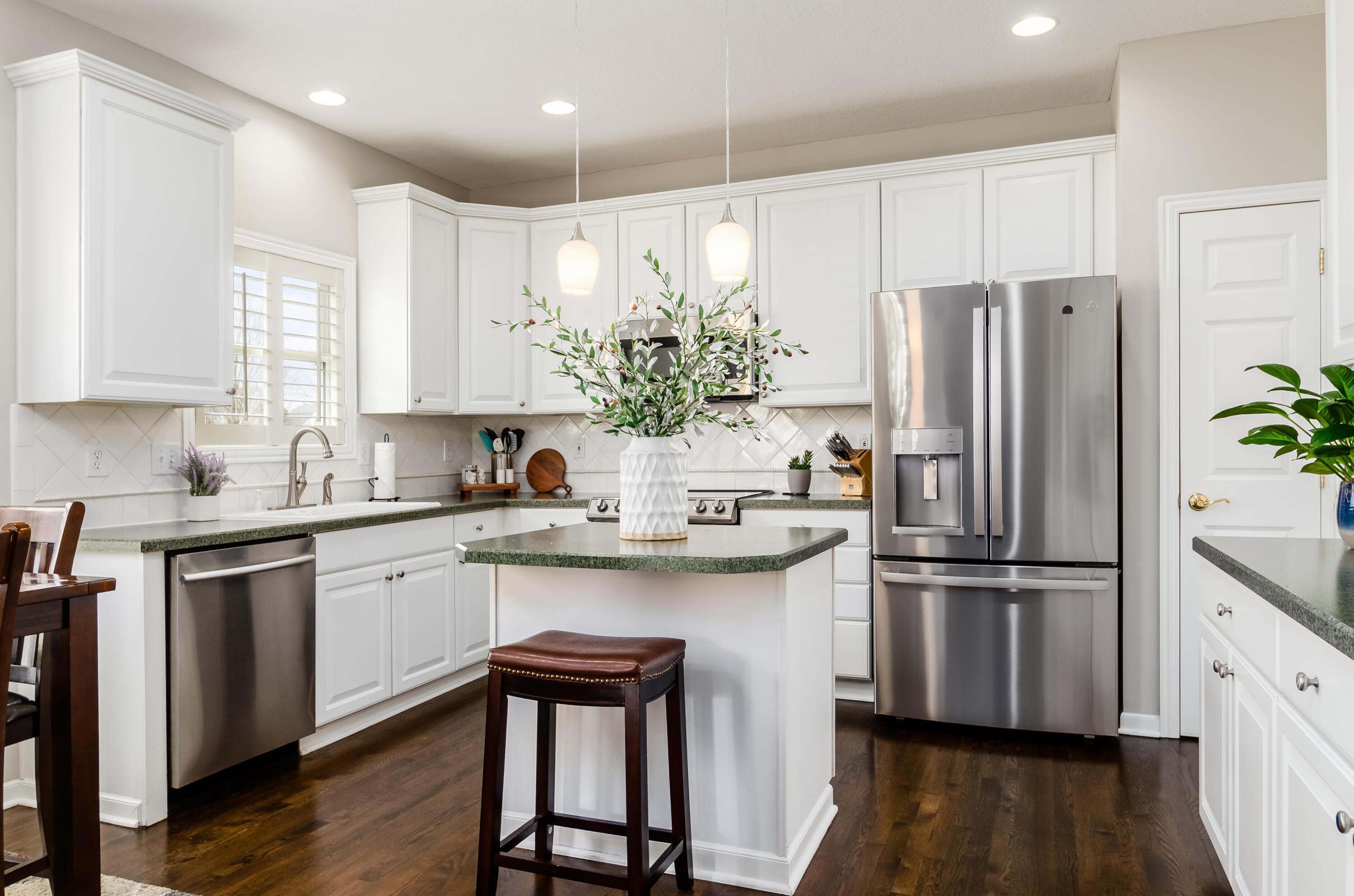 6558 Hermitage Drive