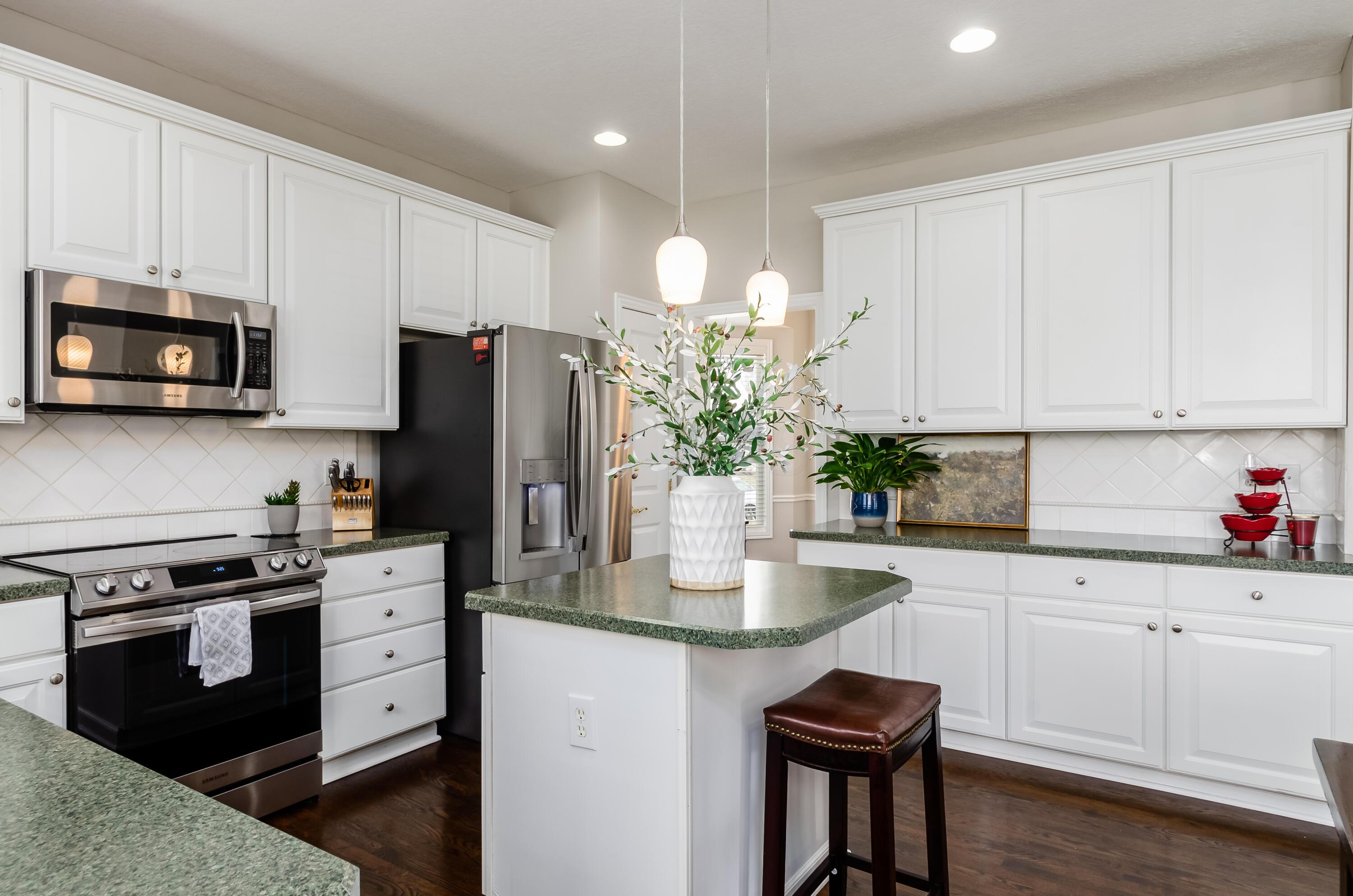 6558 Hermitage Drive