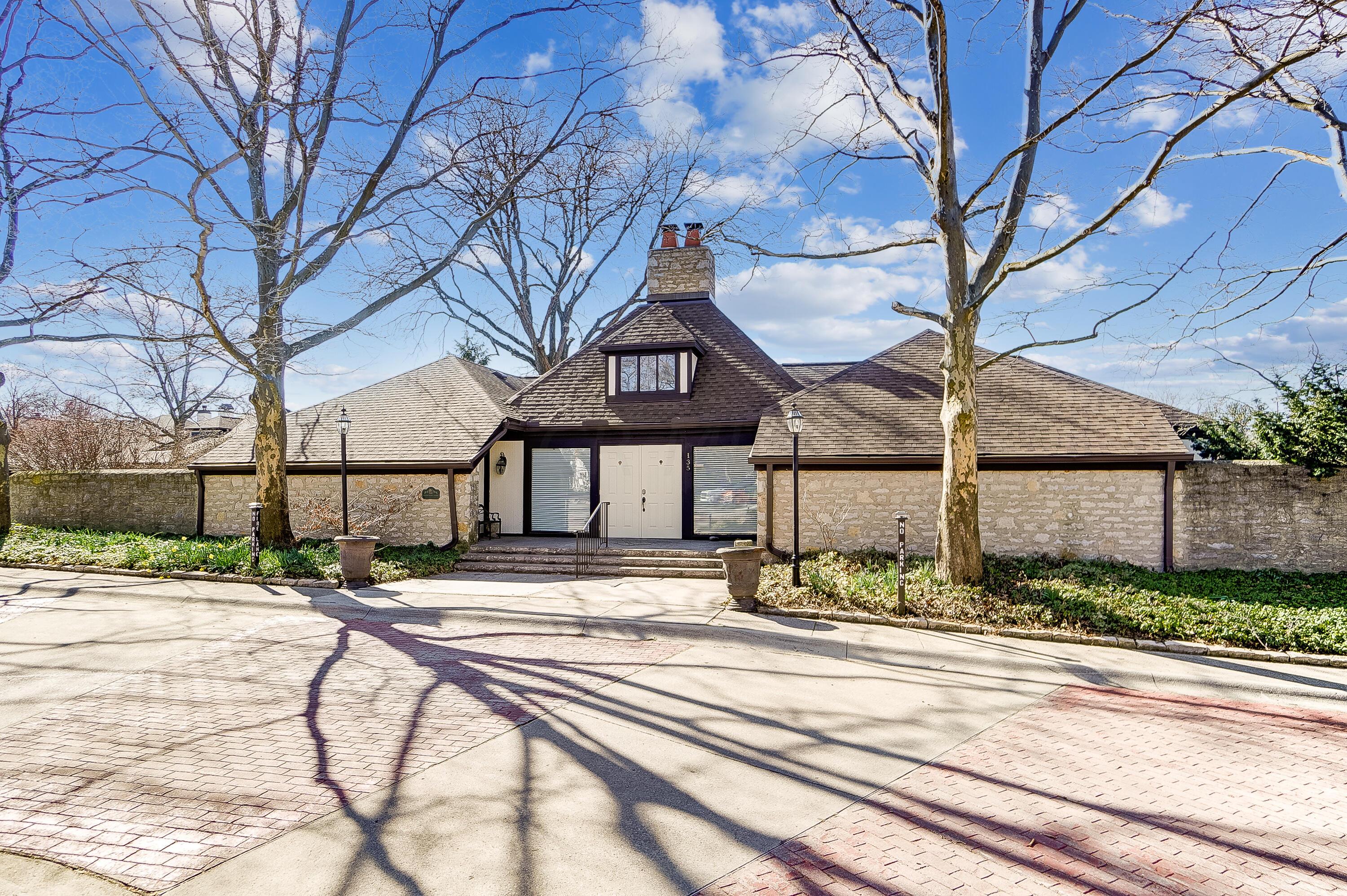 215 Saint Pierre Street, 6-B