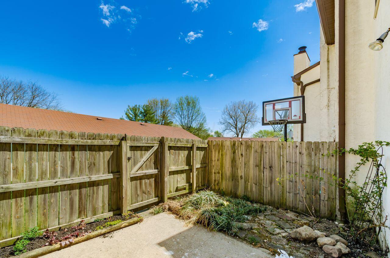 1940 Laramie Drive, 17