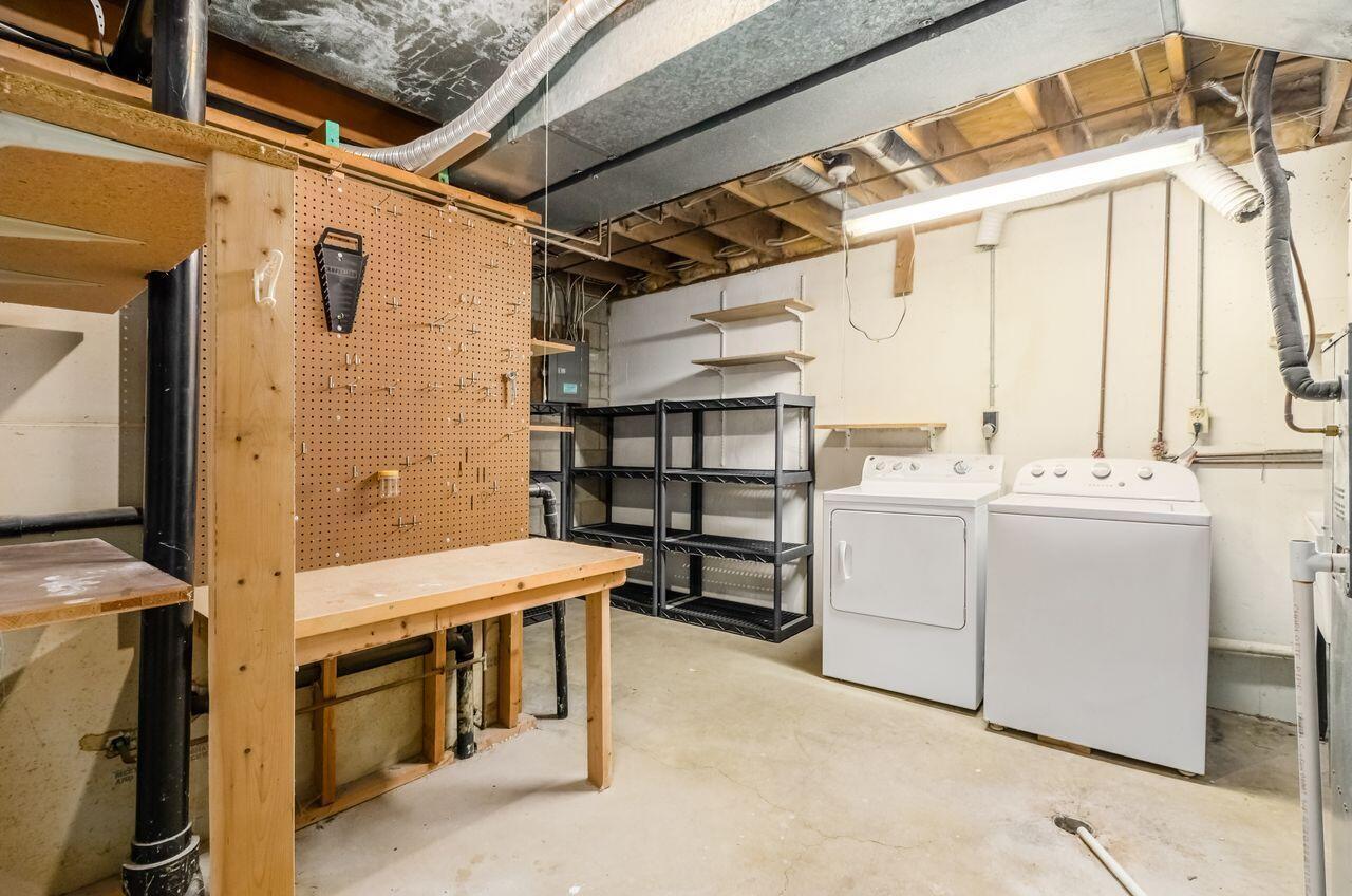 1940 Laramie Drive, 17