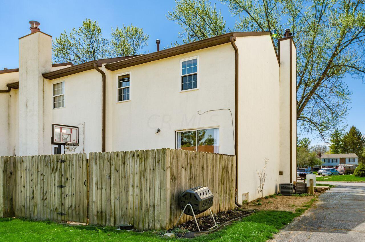 1940 Laramie Drive, 17