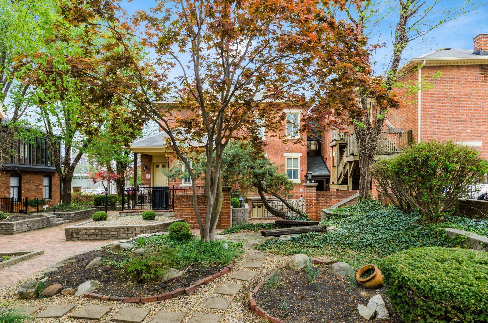171 E Livingston Avenue, Unit B
