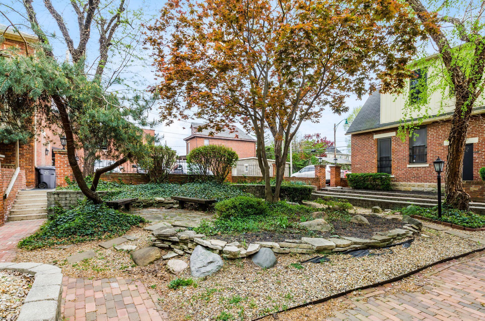 171 E Livingston Avenue, Unit B