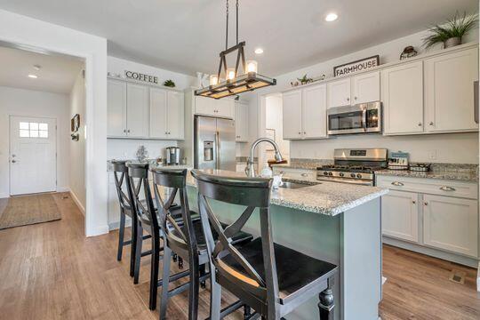 512 Greenacre Circle