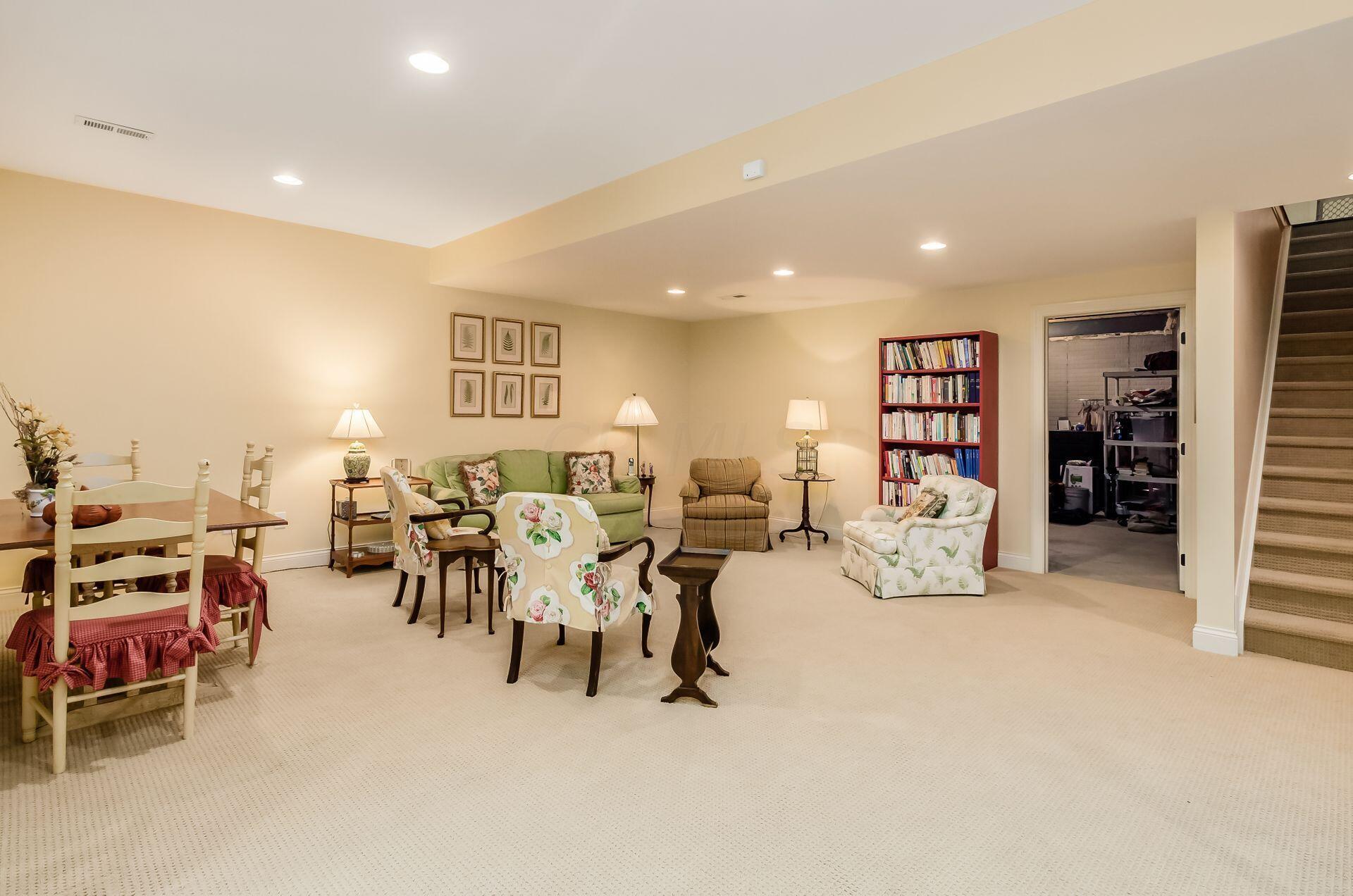 393 Ridgemoor Lane