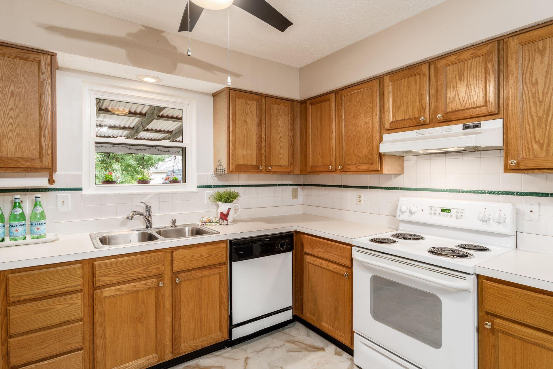 937 Glyn Jones Court