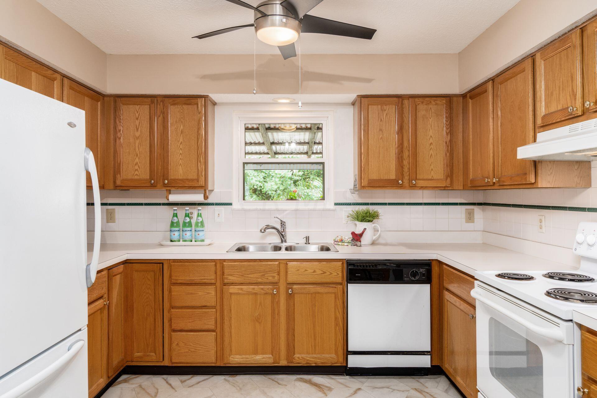 937 Glyn Jones Court