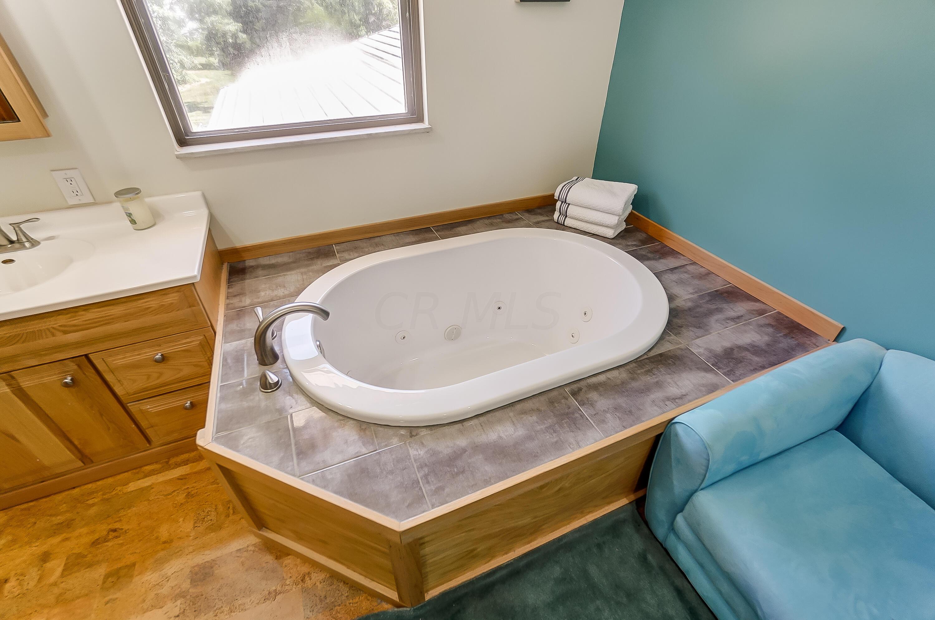 22 Walnut View Court S