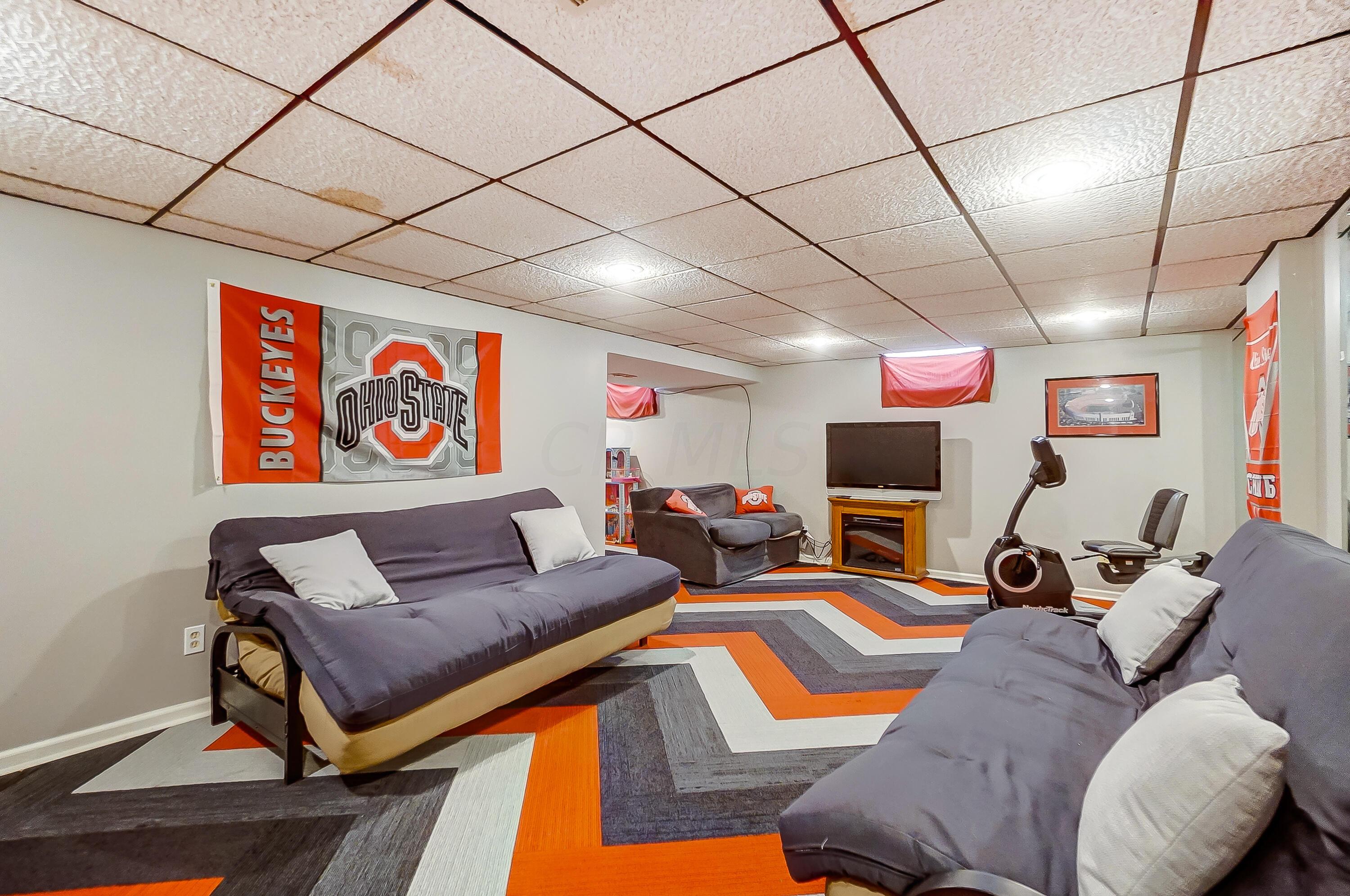 22 Walnut View Court S