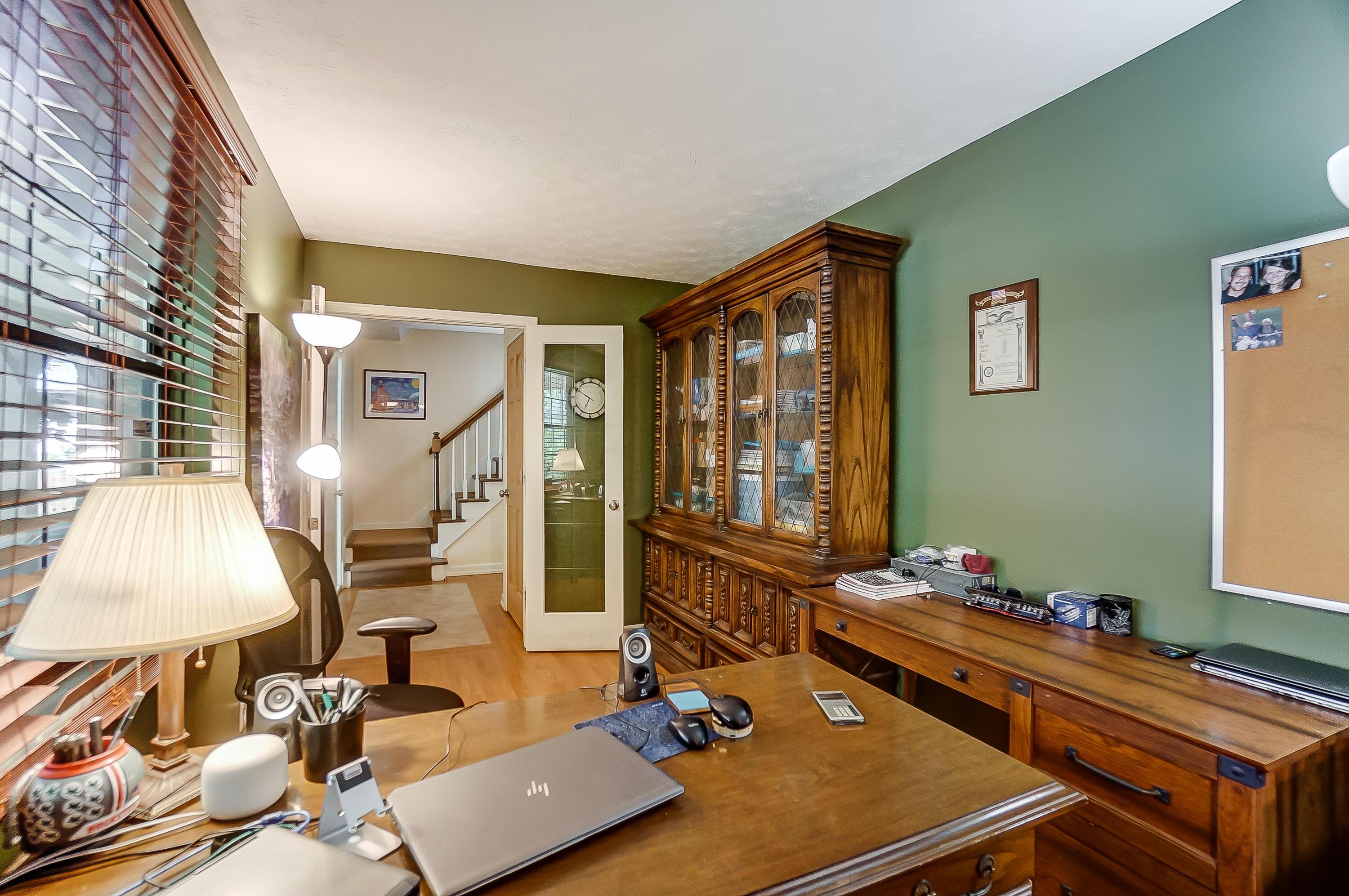 22 Walnut View Court S