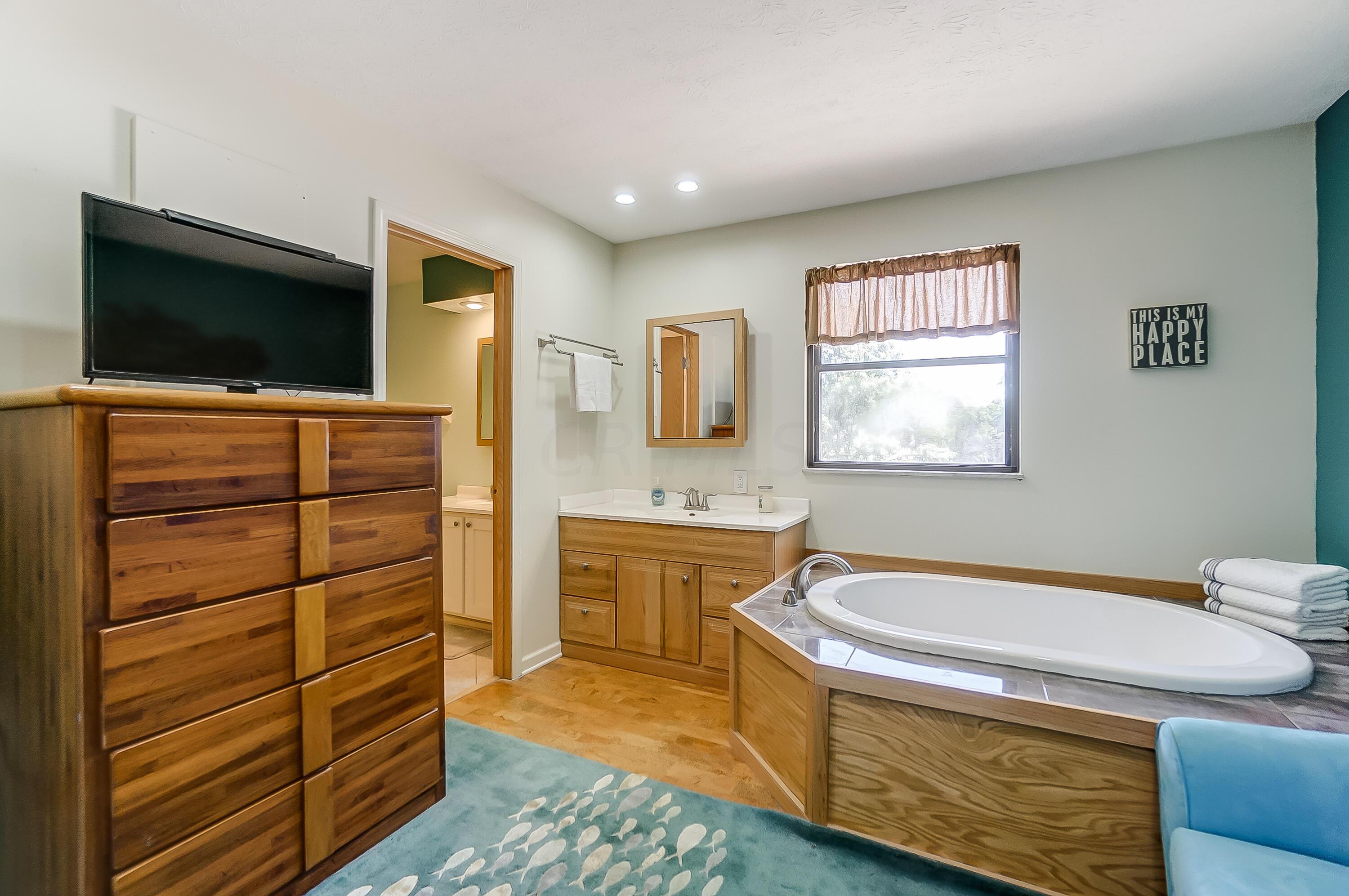 22 Walnut View Court S