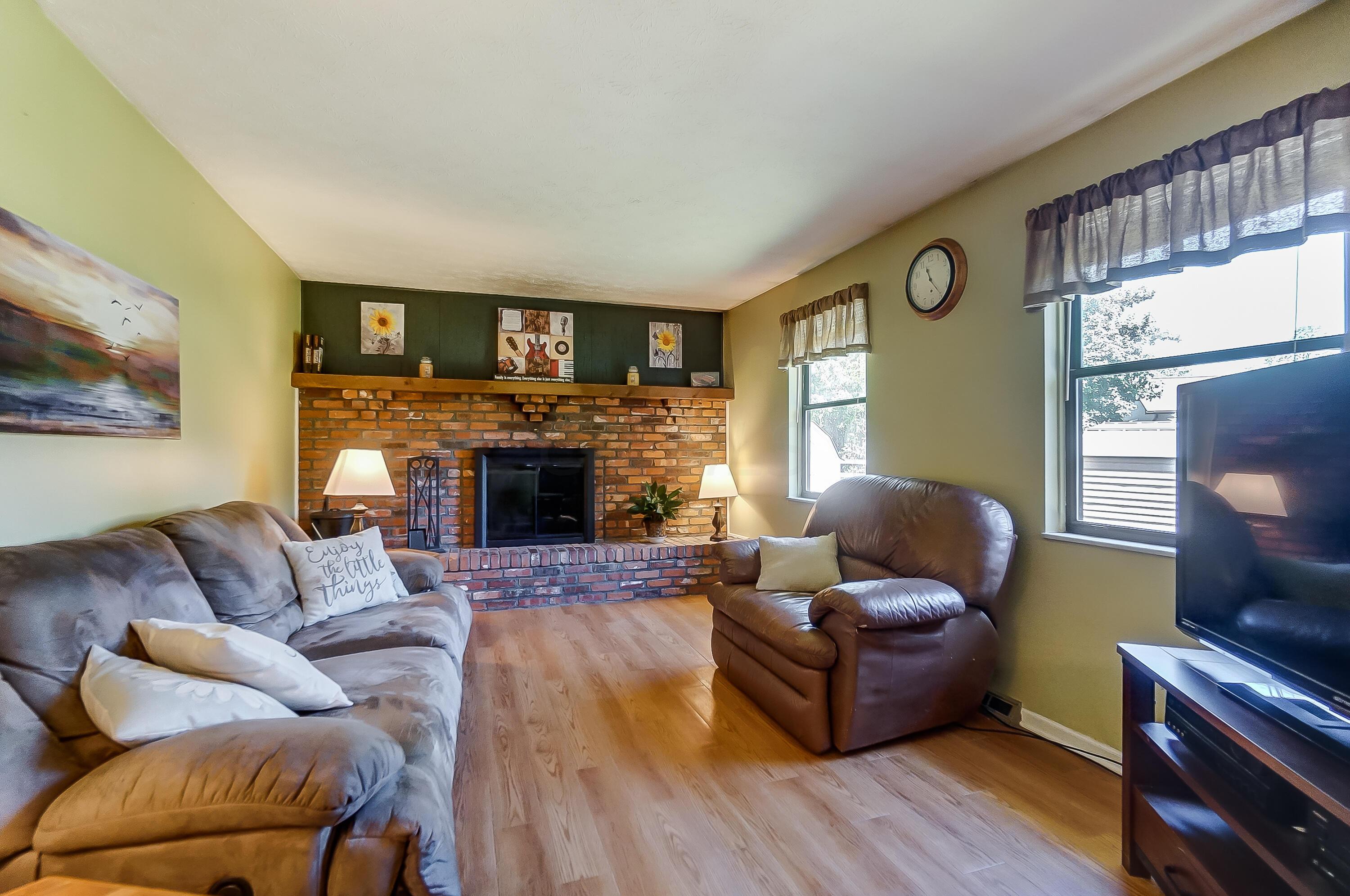 22 Walnut View Court S