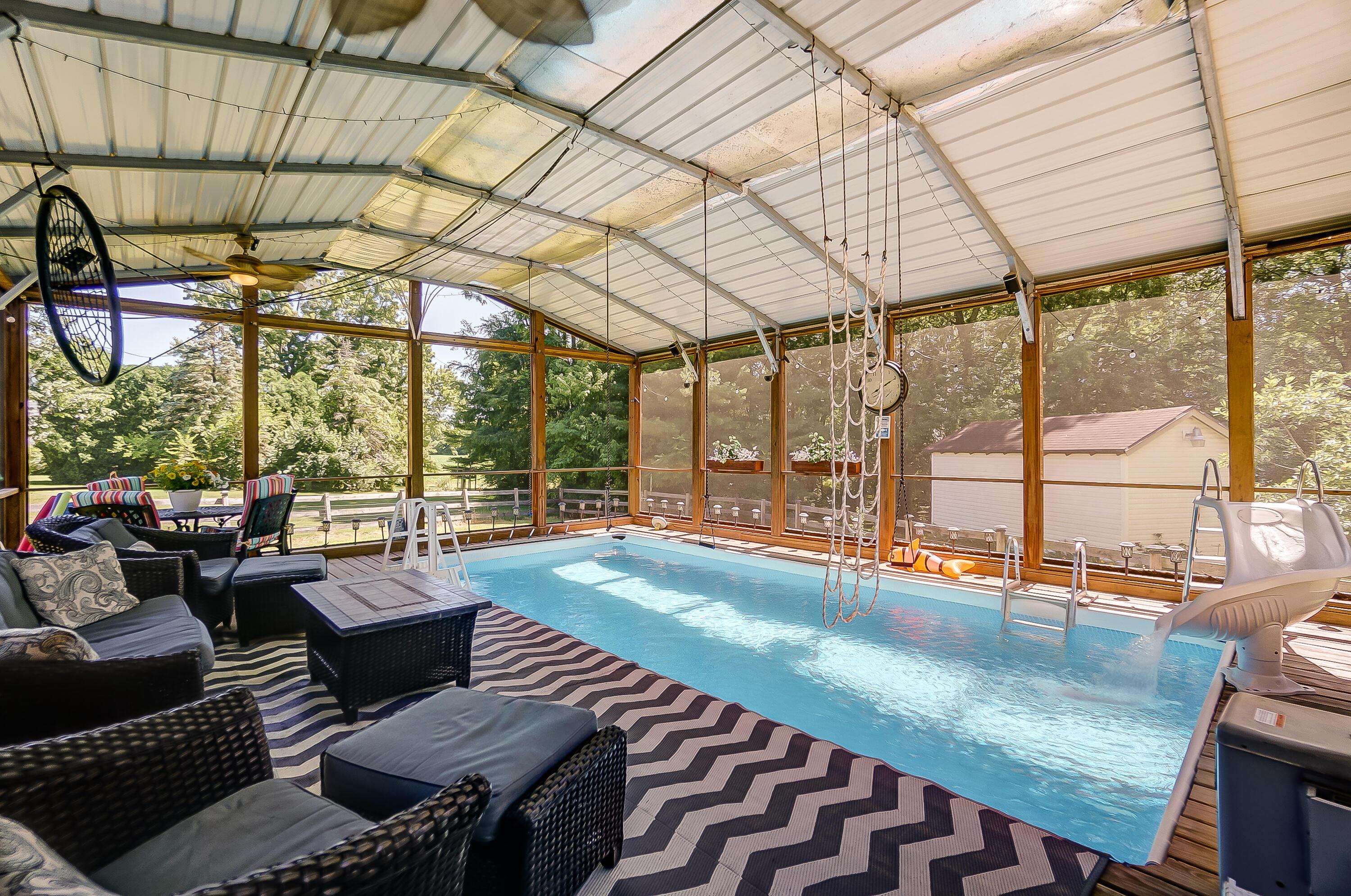 22 Walnut View Court S