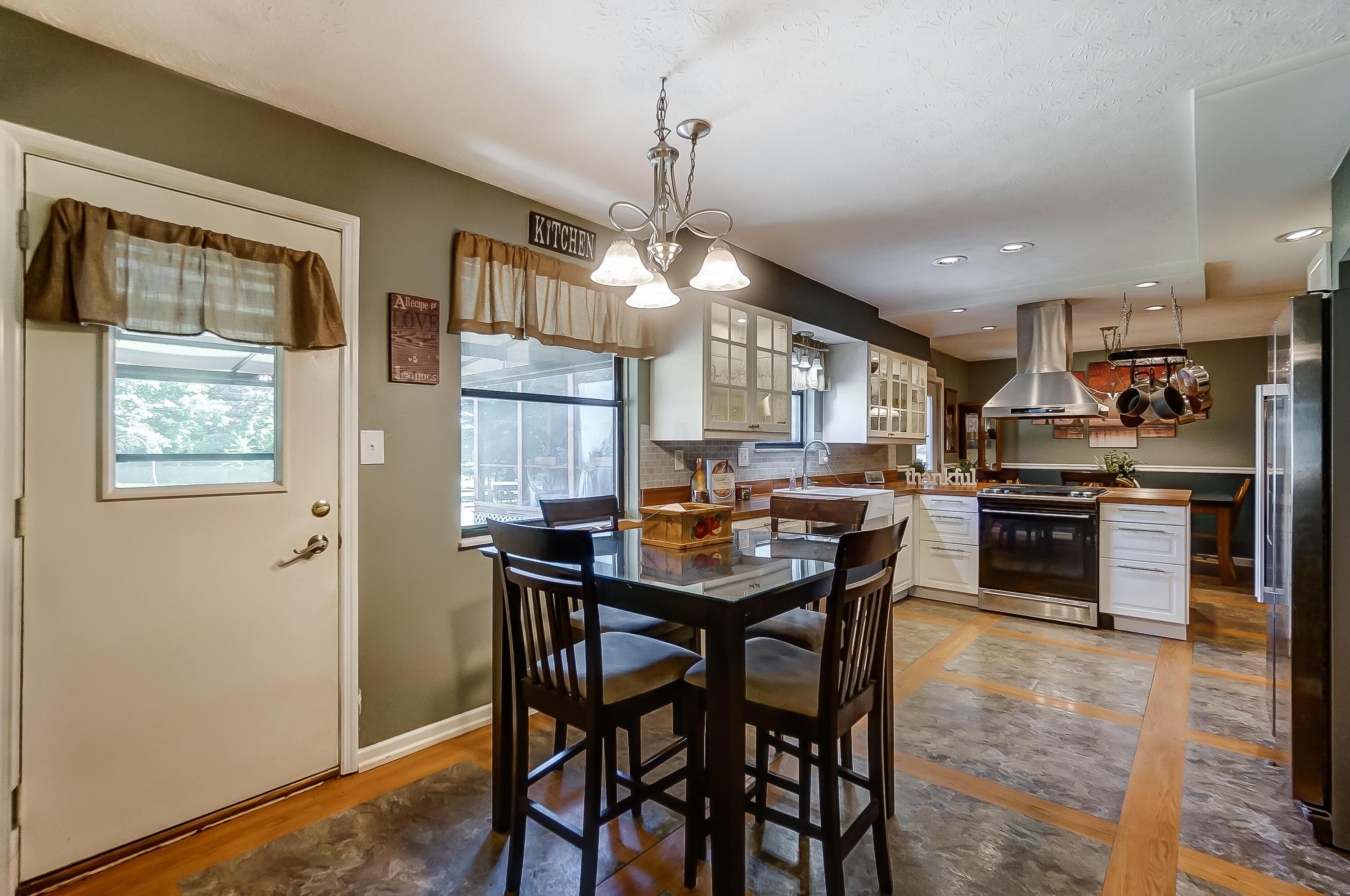 22 Walnut View Court S