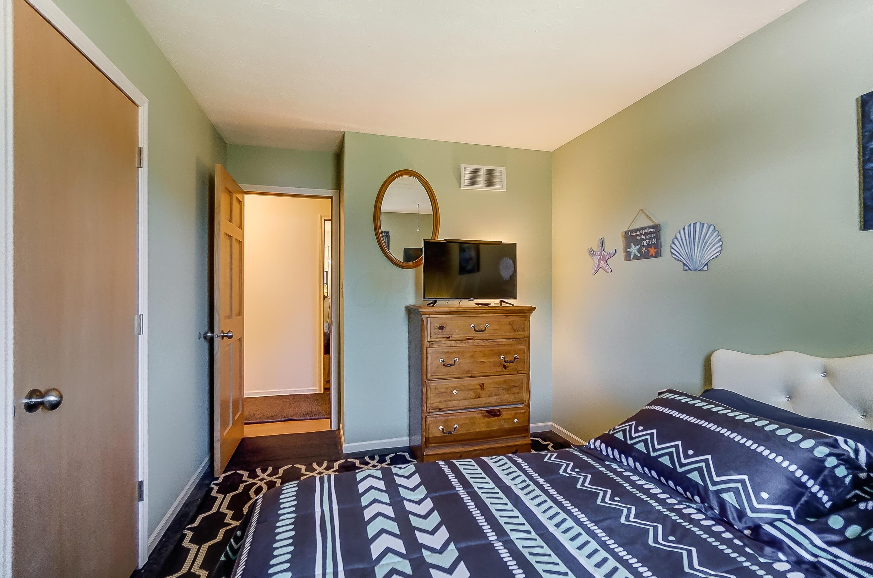 22 Walnut View Court S