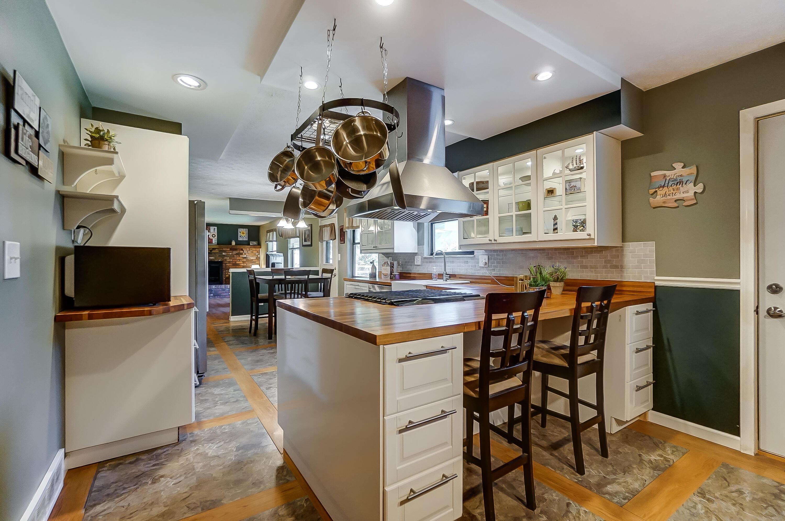 22 Walnut View Court S