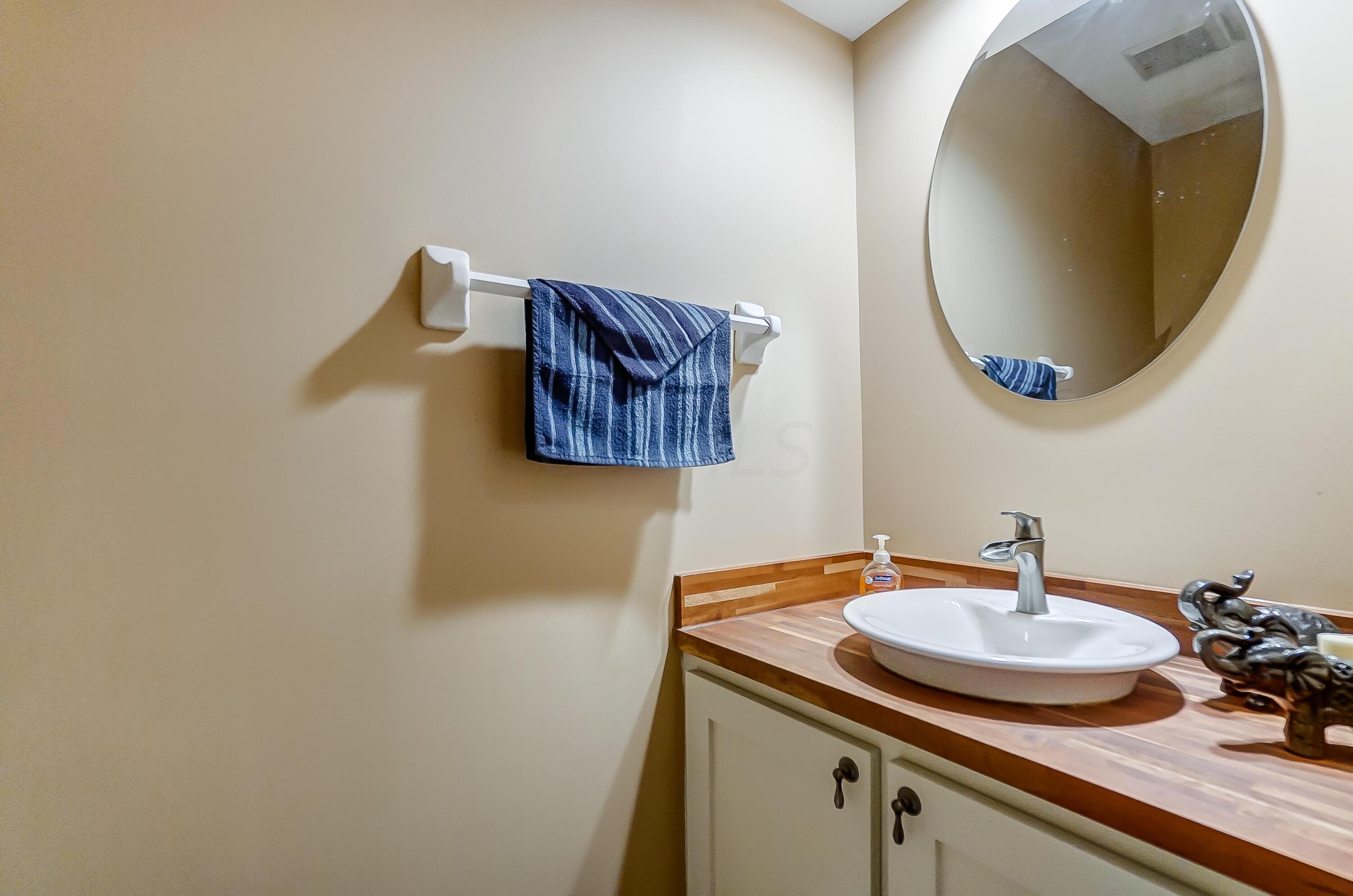 22 Walnut View Court S