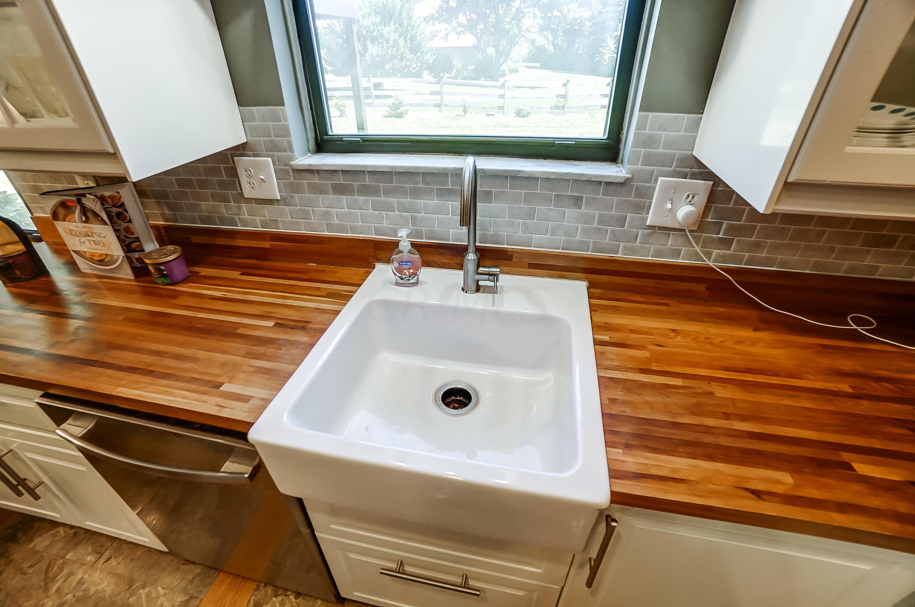 22 Walnut View Court S