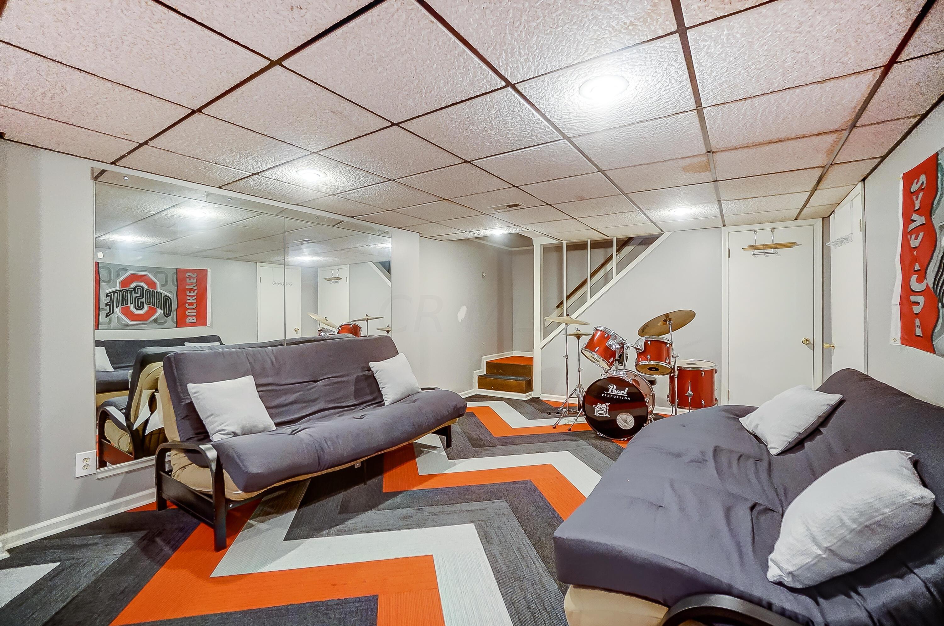 22 Walnut View Court S