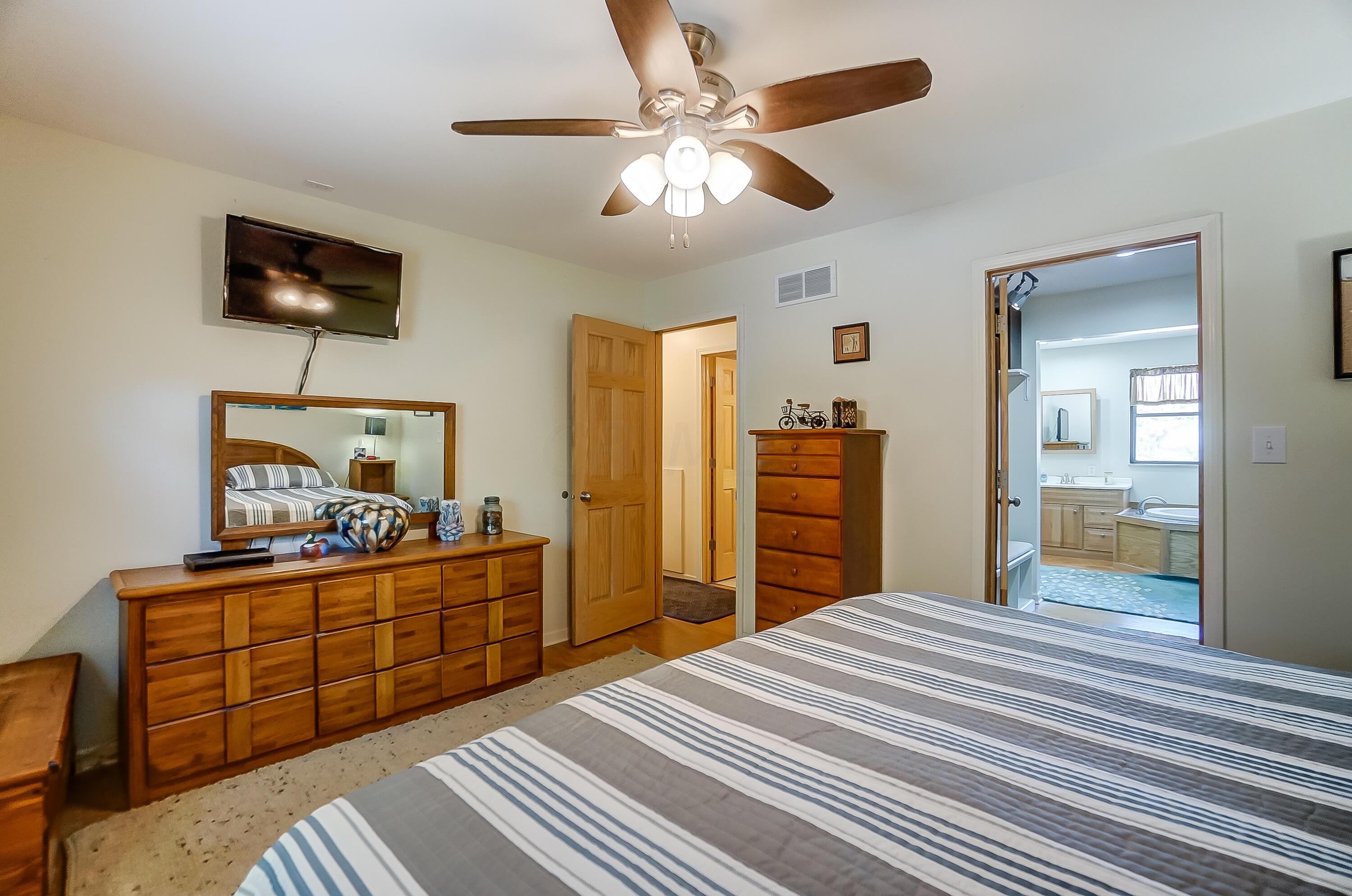 22 Walnut View Court S