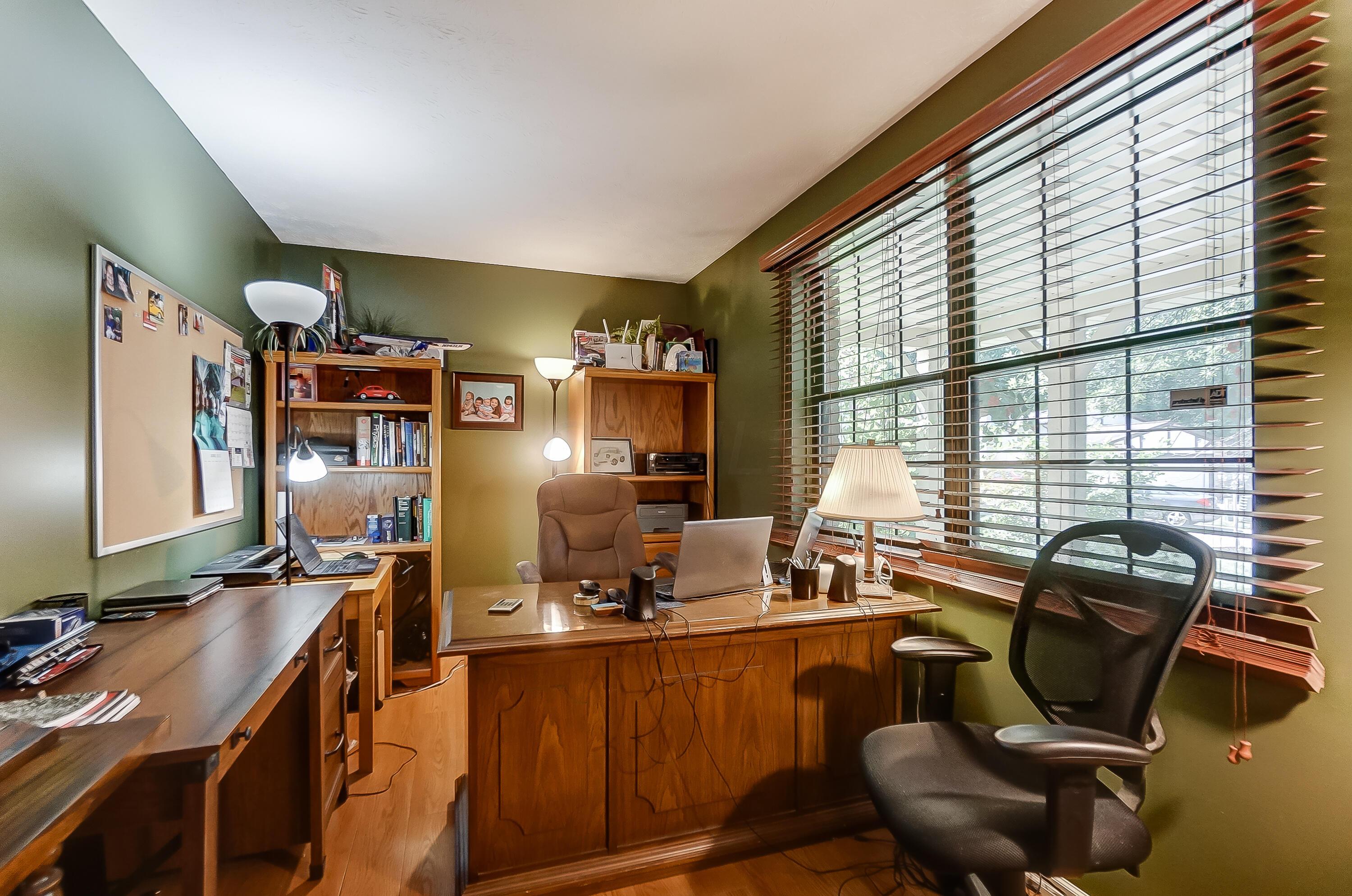 22 Walnut View Court S