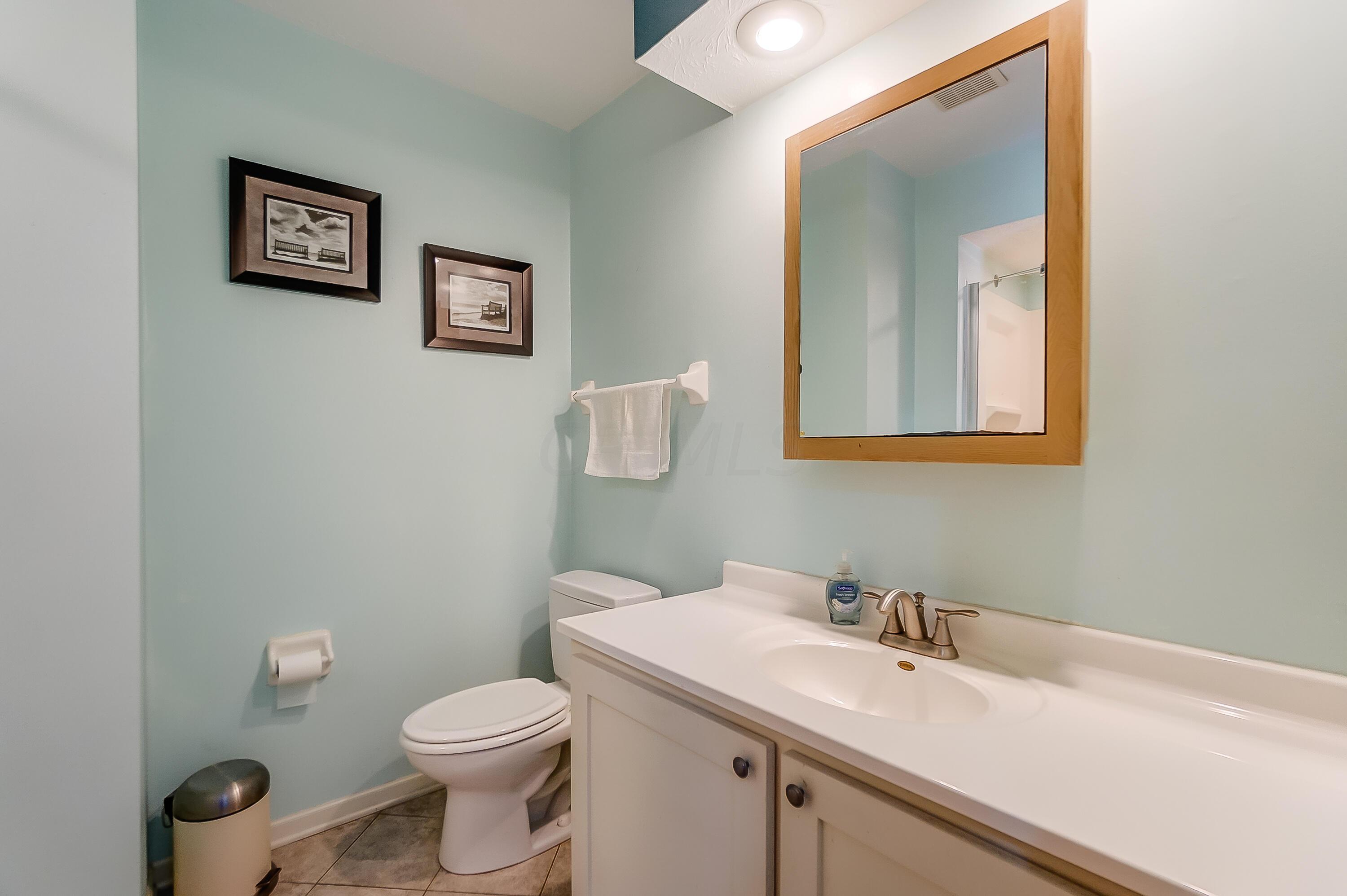 22 Walnut View Court S